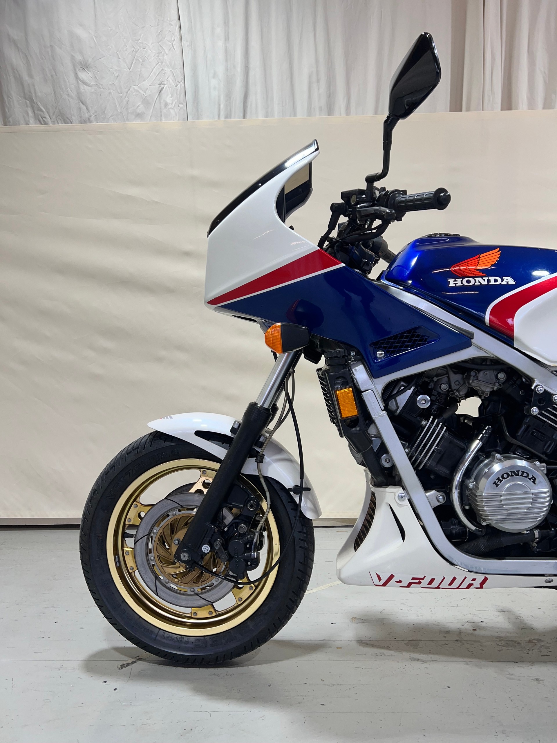 HONDA VF 750 F-image-5