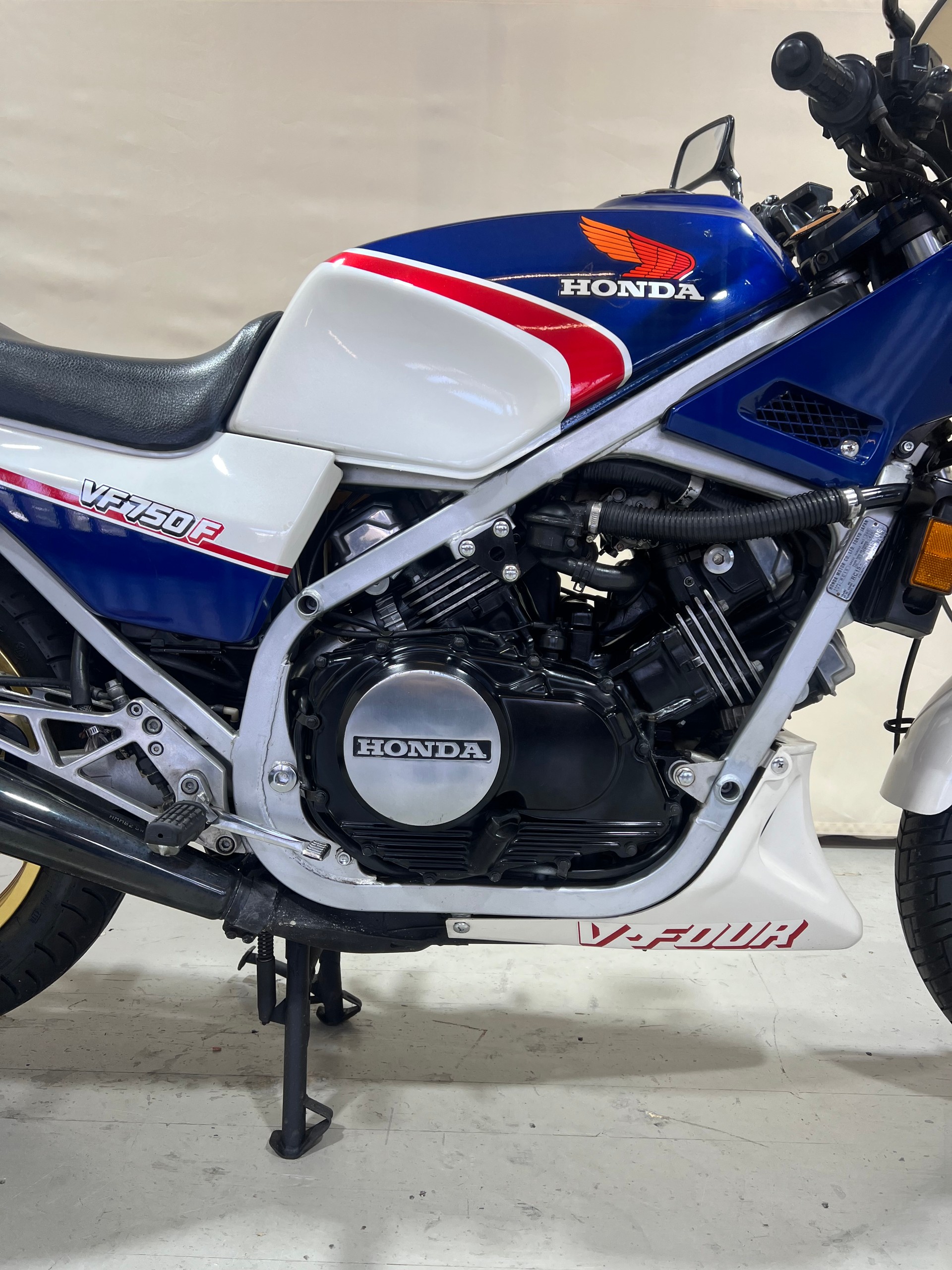 HONDA VF 750 F-image-2