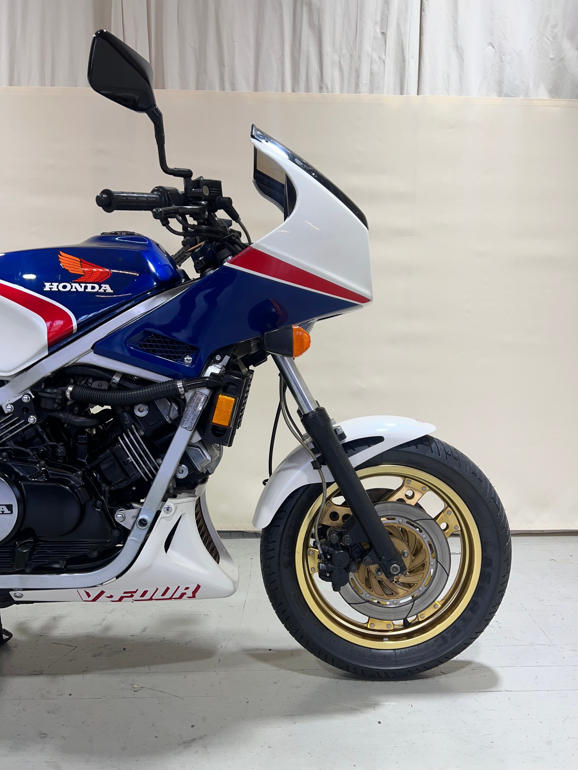 HONDA VF 750 F-image-1