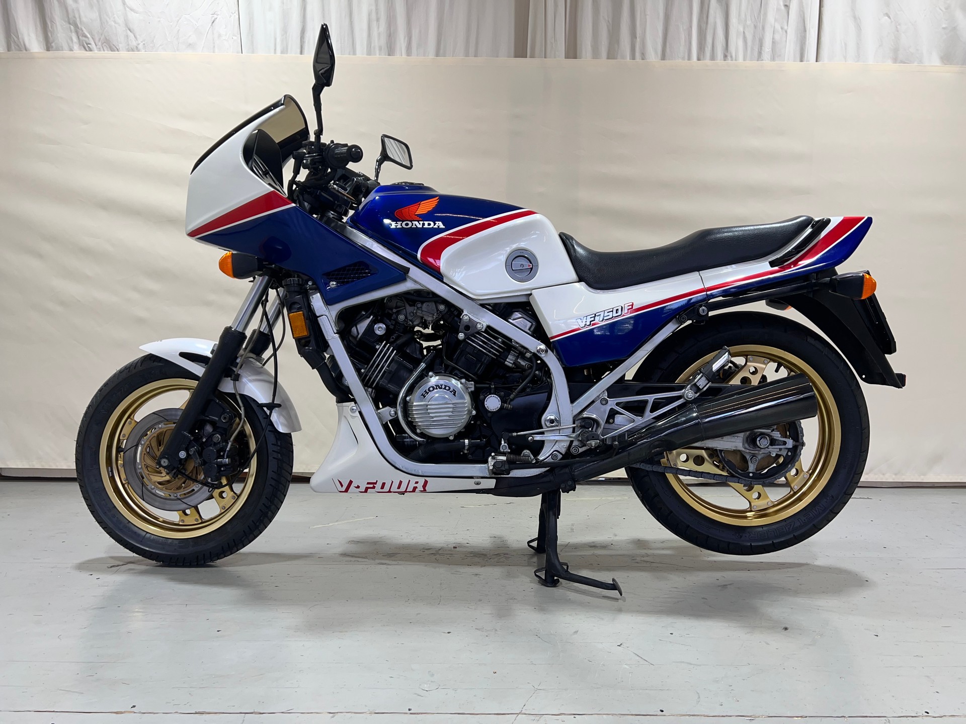 HONDA VF 750 F-image-4