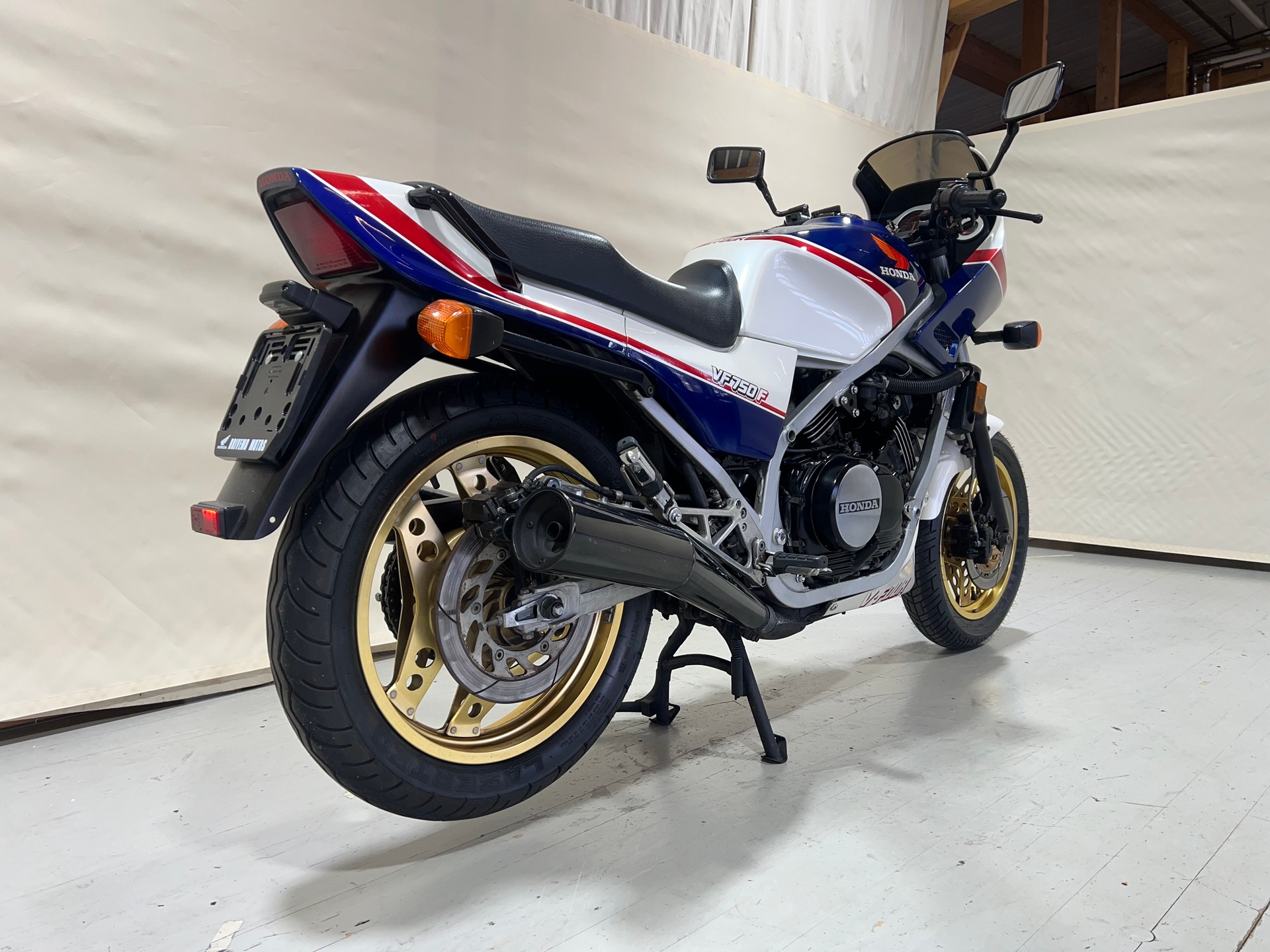 HONDA VF 750 F-image-10
