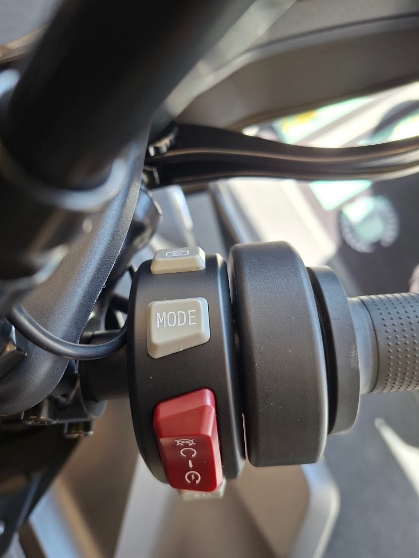 VOGE 900DSX-image-8