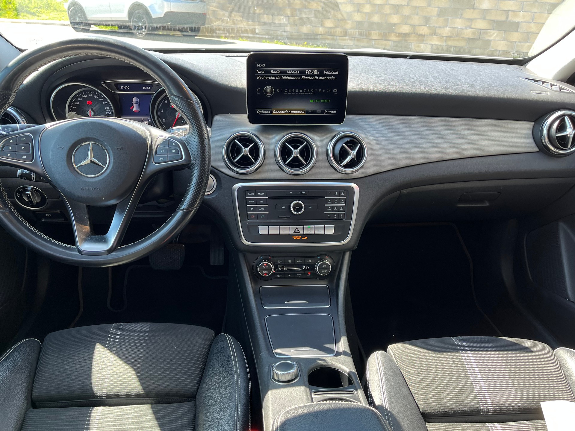 MERCEDES-BENZ GLA 200 Night Star 7G-DCT-image-6