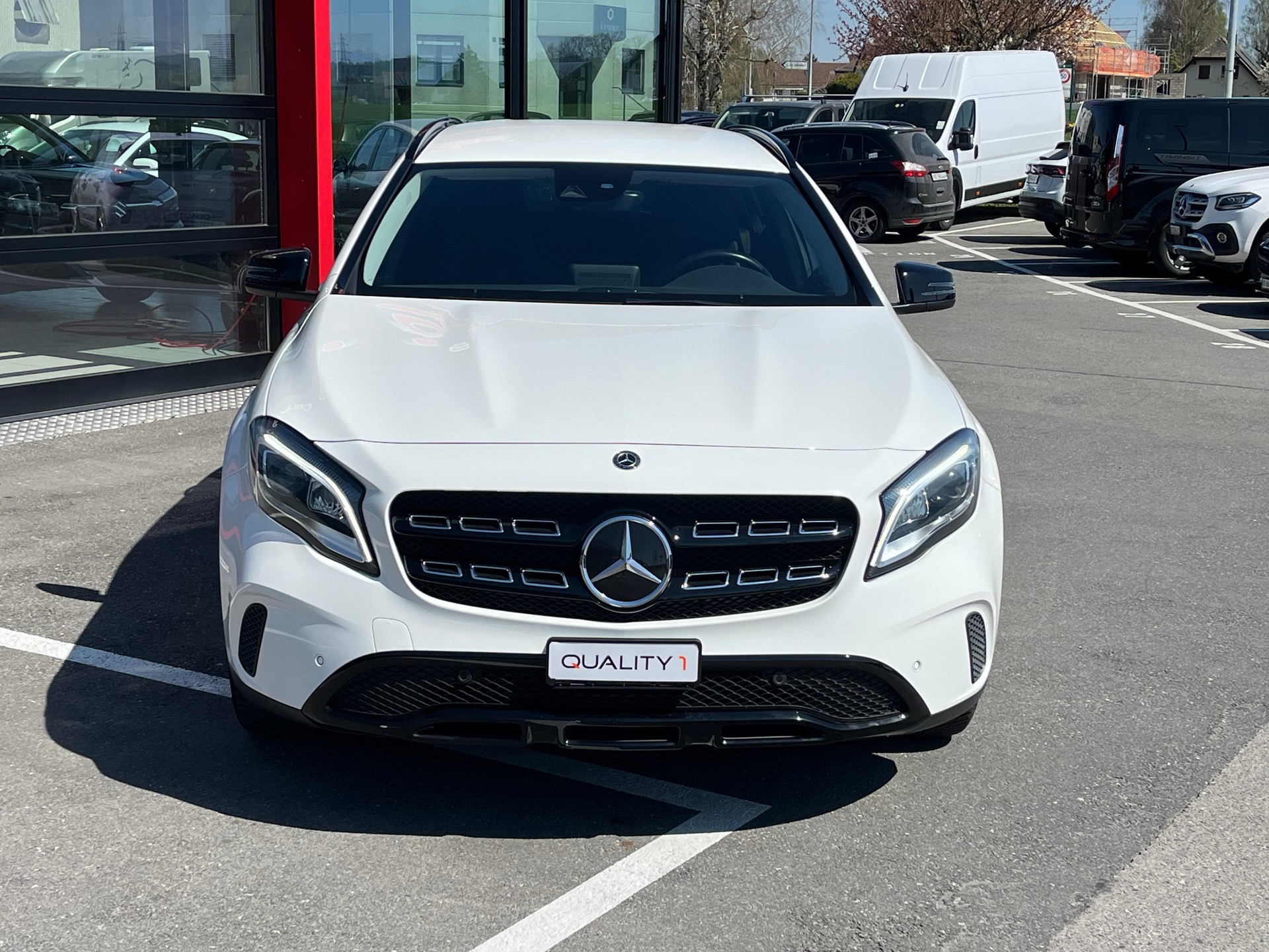 MERCEDES-BENZ GLA 200 Night Star 7G-DCT-image-2