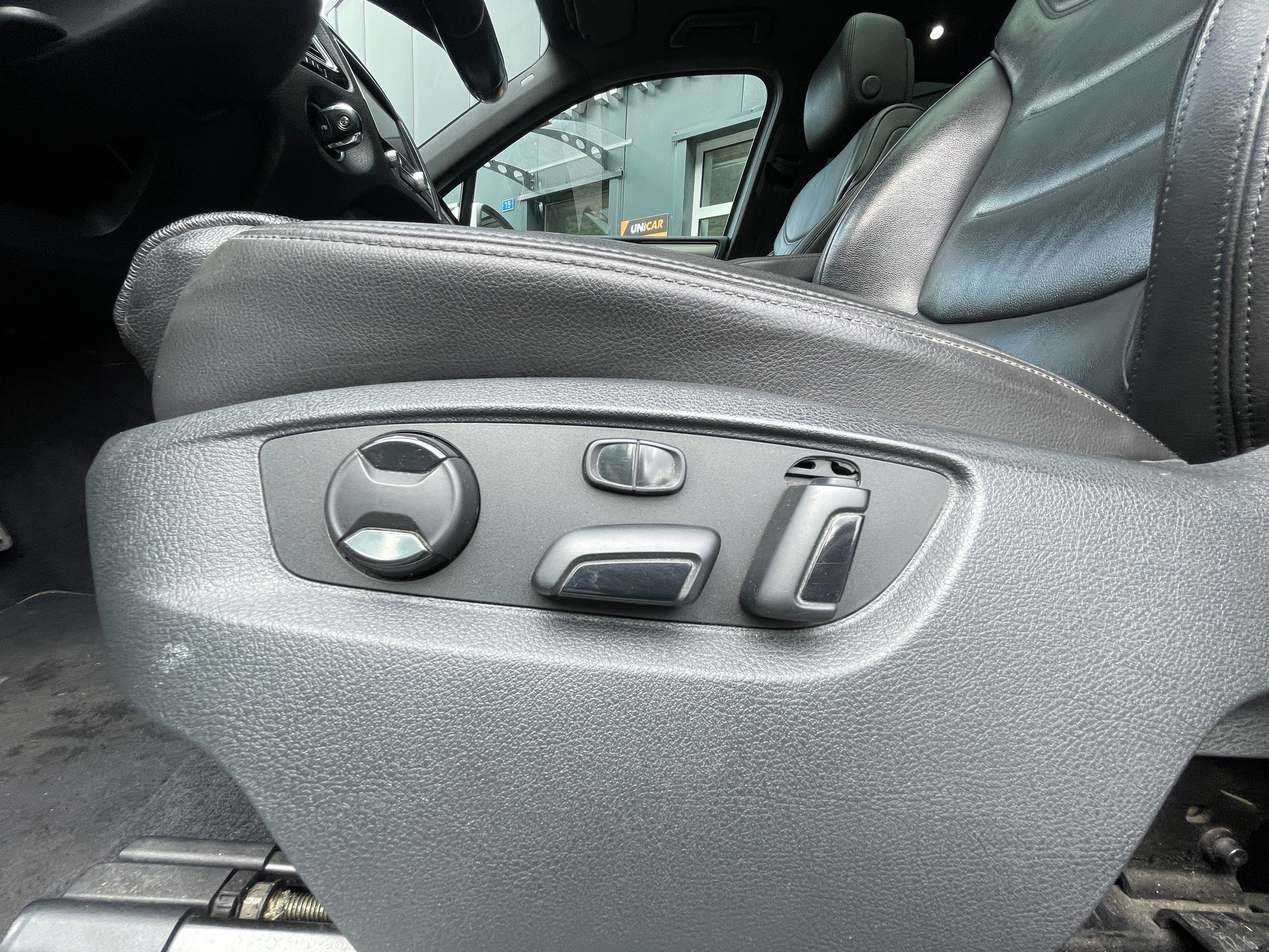 VW Touareg 3.0 TDI BlueMotion Tiptronic R-Line-image-11