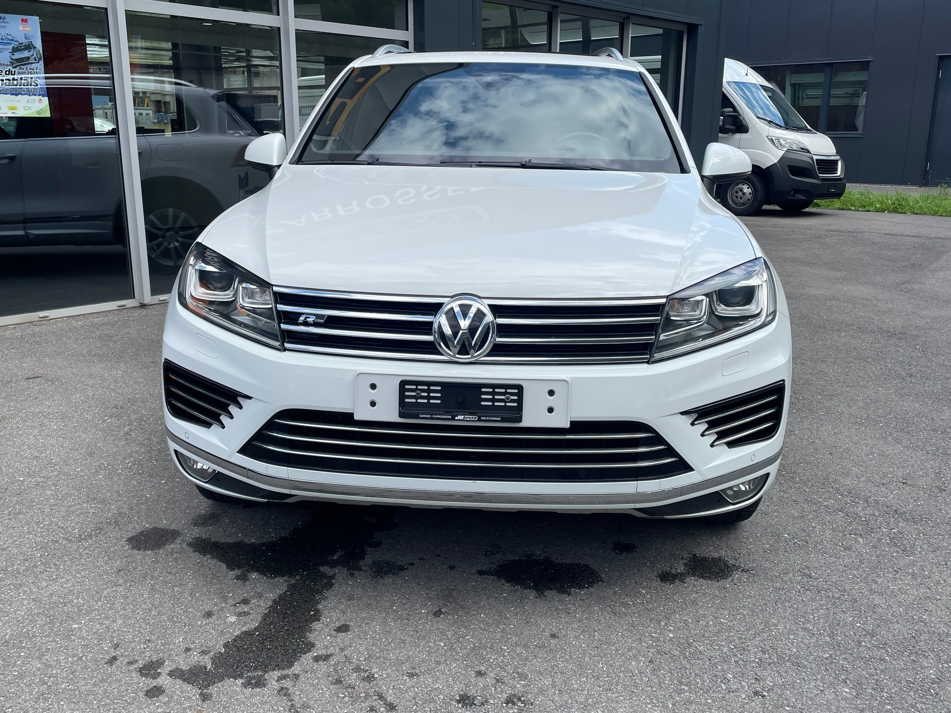 VW Touareg 3.0 TDI BlueMotion Tiptronic R-Line-showroom-element-1