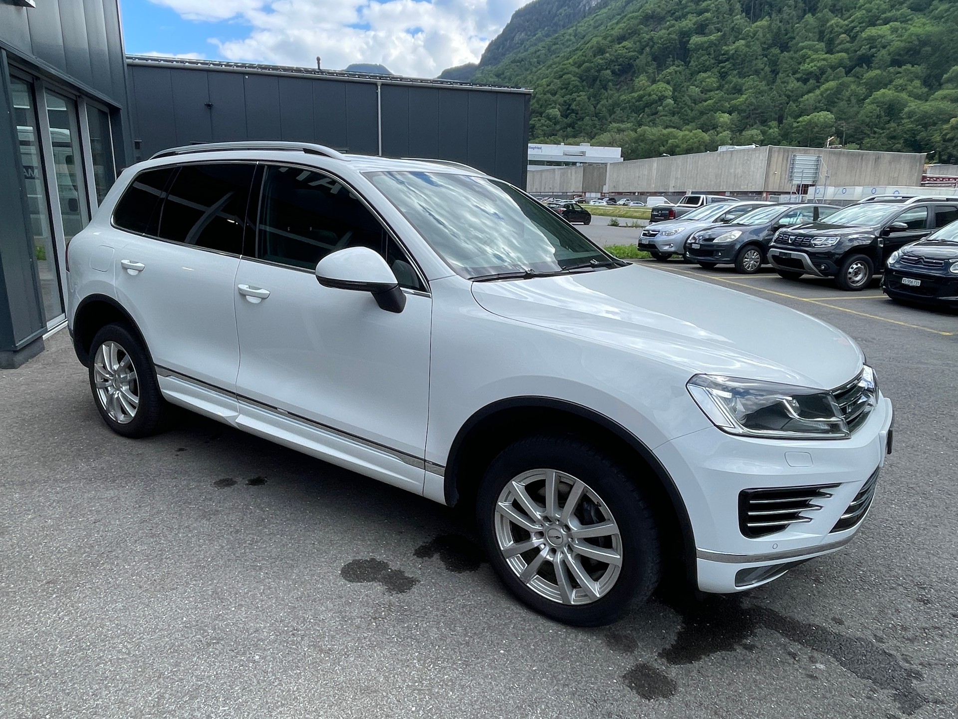 VW Touareg 3.0 TDI BlueMotion Tiptronic R-Line-image-4