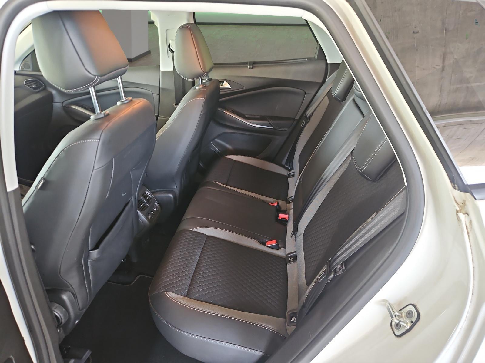 OPEL Grandland X 1.6 T Ultimate-image-9