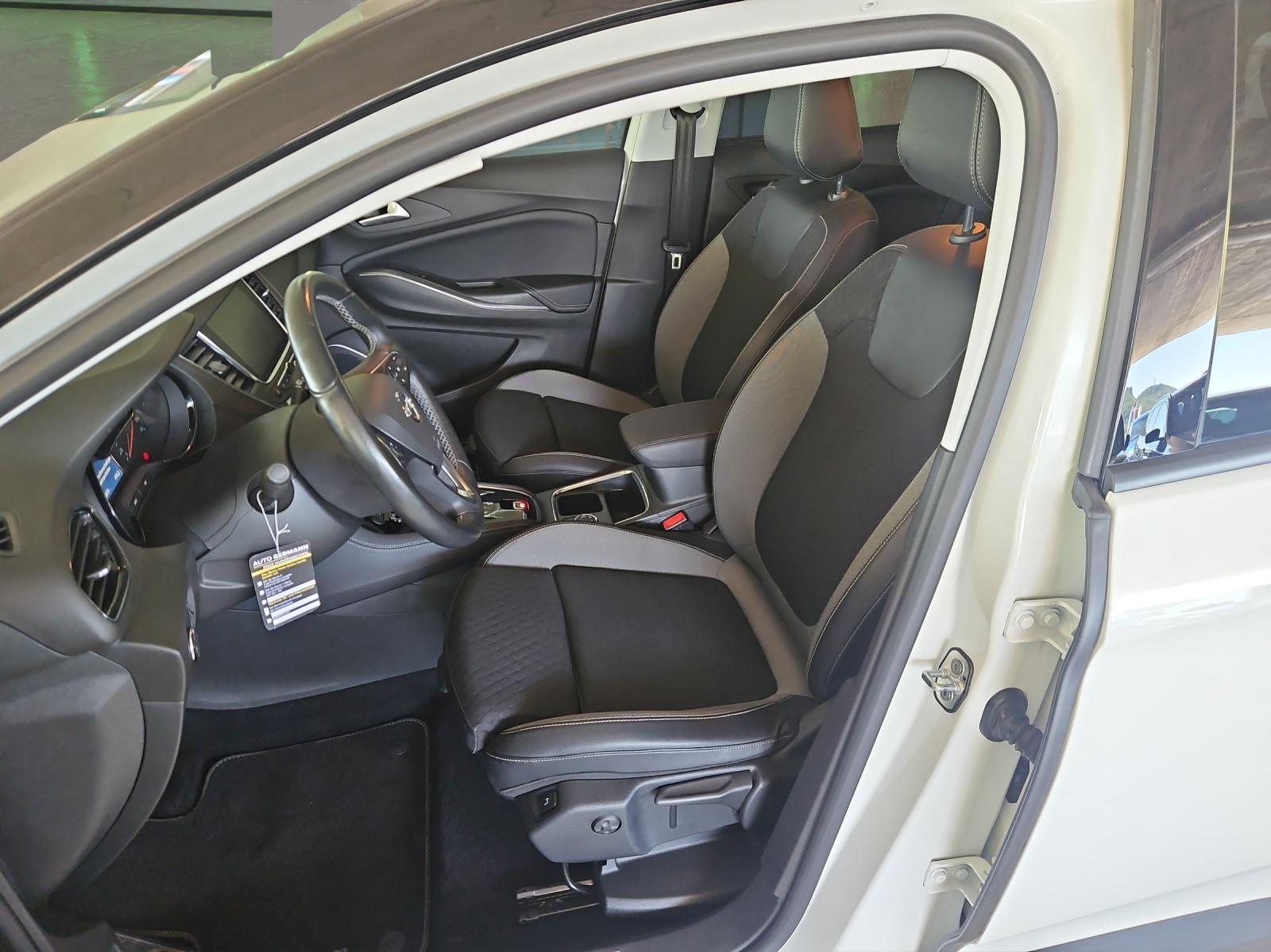 OPEL Grandland X 1.6 T Ultimate-image-8