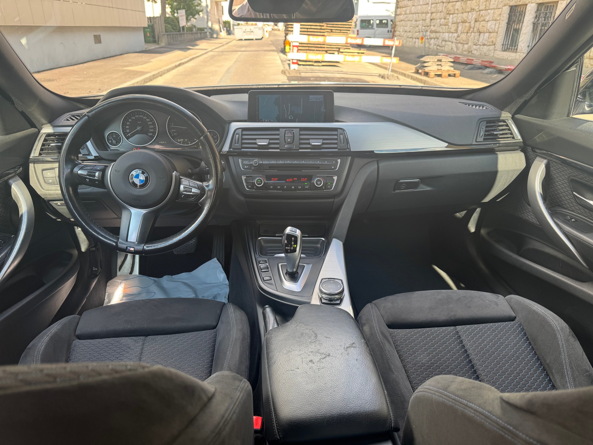 BMW 320i GT xDrive Sport Line Steptronic-image-8