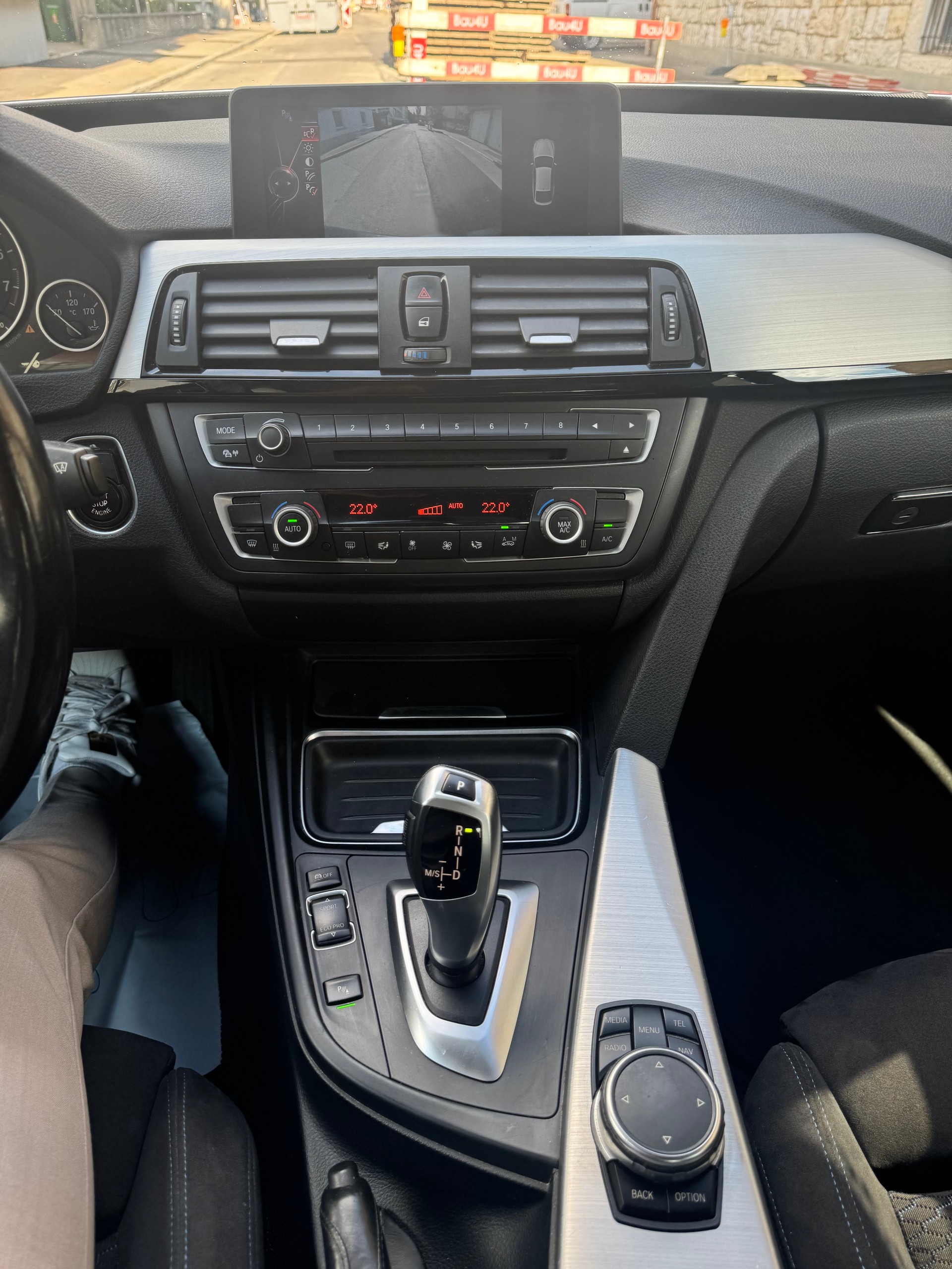 BMW 320i GT xDrive Sport Line Steptronic-image-12