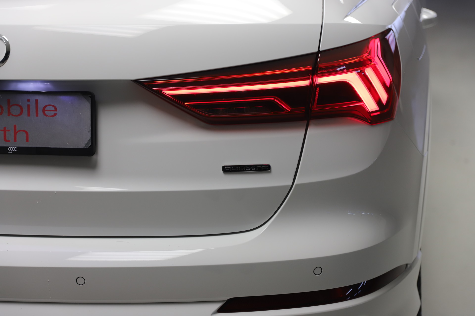 AUDI Q3 40 TFSI S line quattro S-tronic-image-5