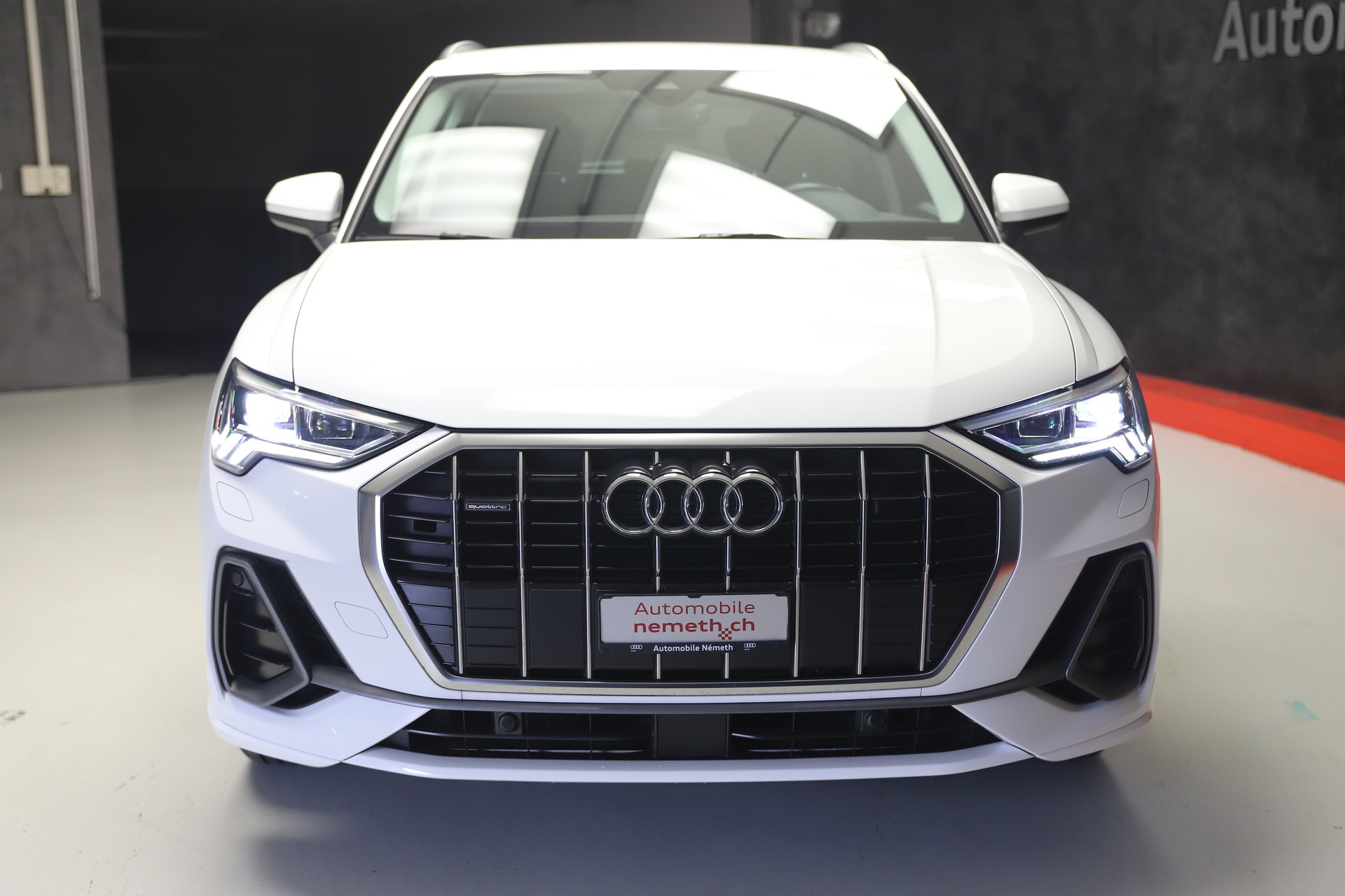 AUDI Q3 40 TFSI S line quattro S-tronic-showroom-element-1