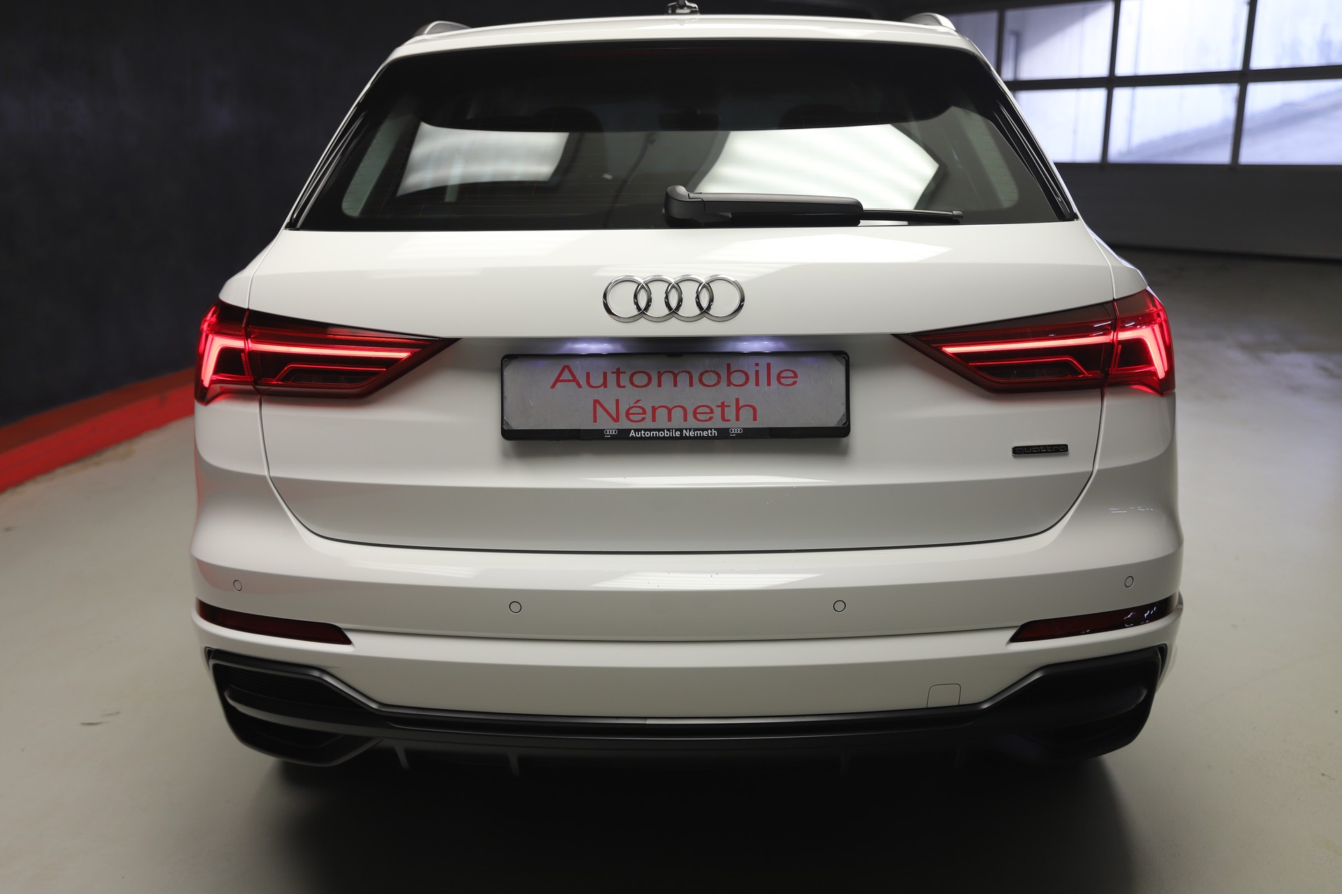AUDI Q3 40 TFSI S line quattro S-tronic-showroom-element-3