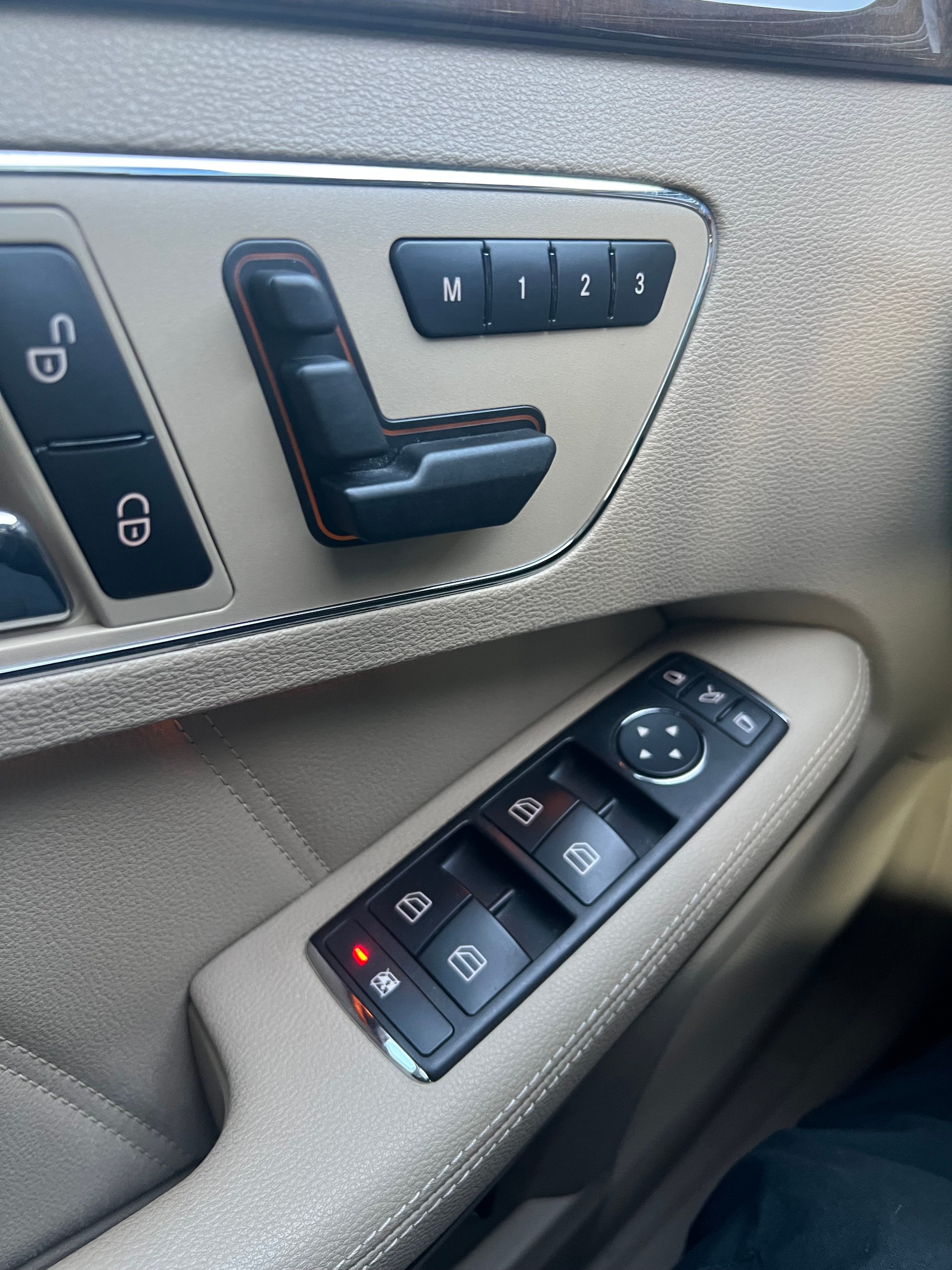 MERCEDES-BENZ E 500 Elégance 4Matic 7G-Tronic-image-12