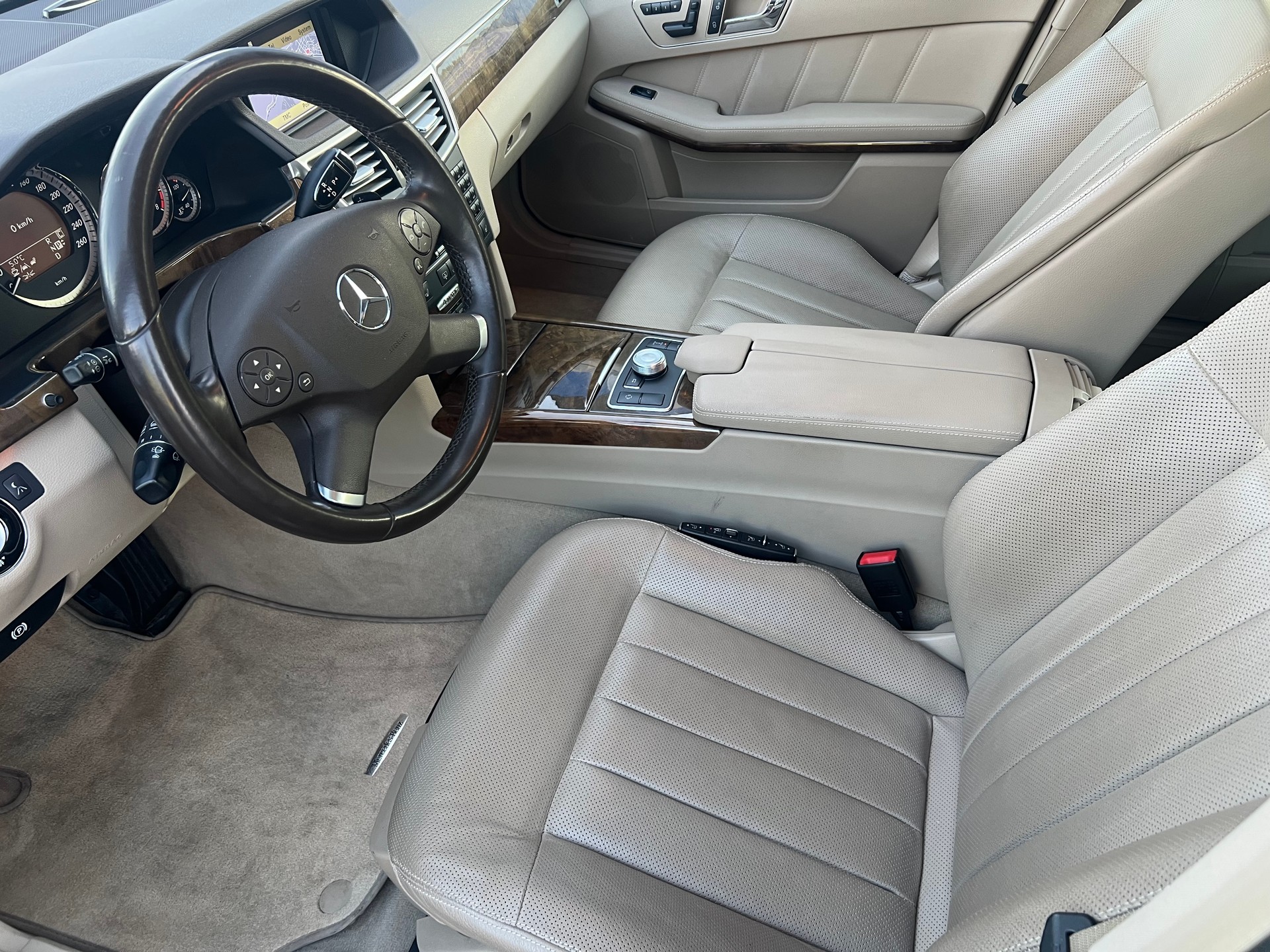 MERCEDES-BENZ E 500 Elégance 4Matic 7G-Tronic-image-4