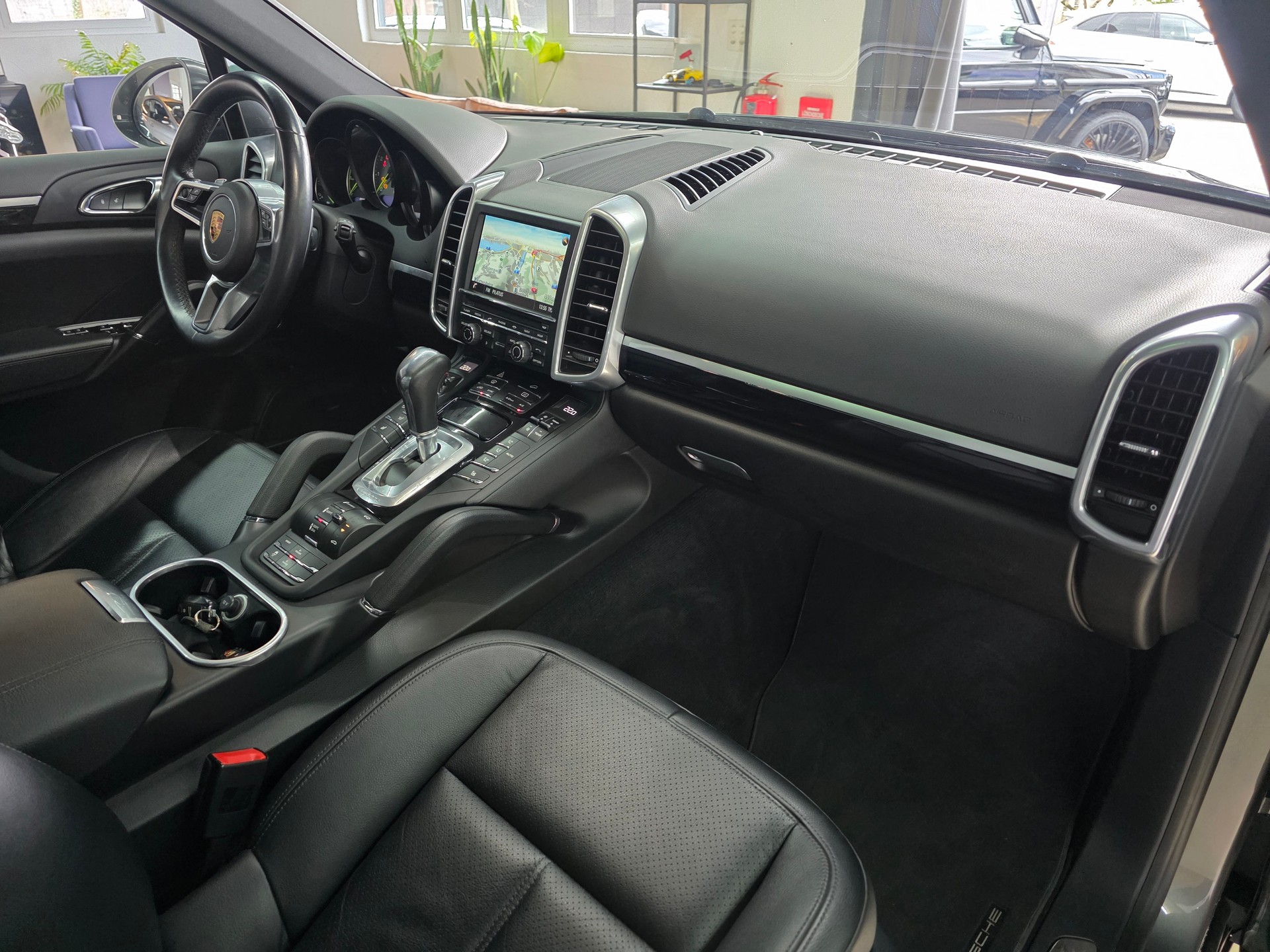PORSCHE Cayenne S E-Hybrid-image-8