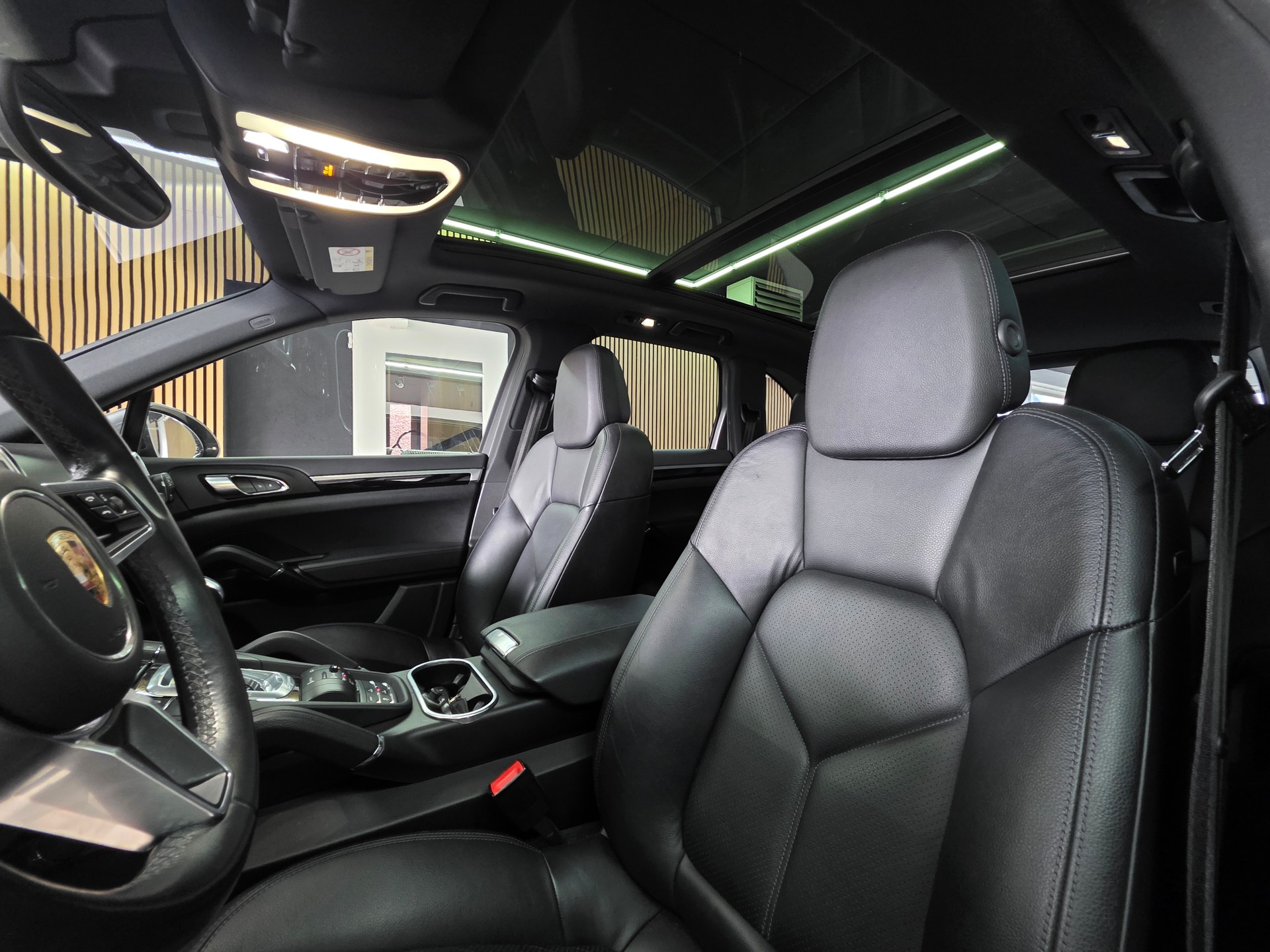 PORSCHE Cayenne S E-Hybrid-image-9