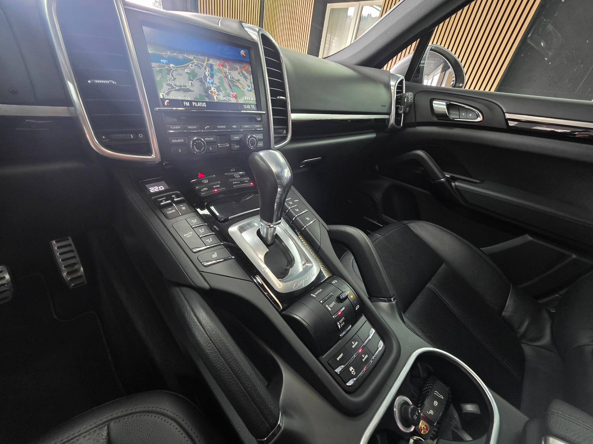 PORSCHE Cayenne S E-Hybrid-image-12