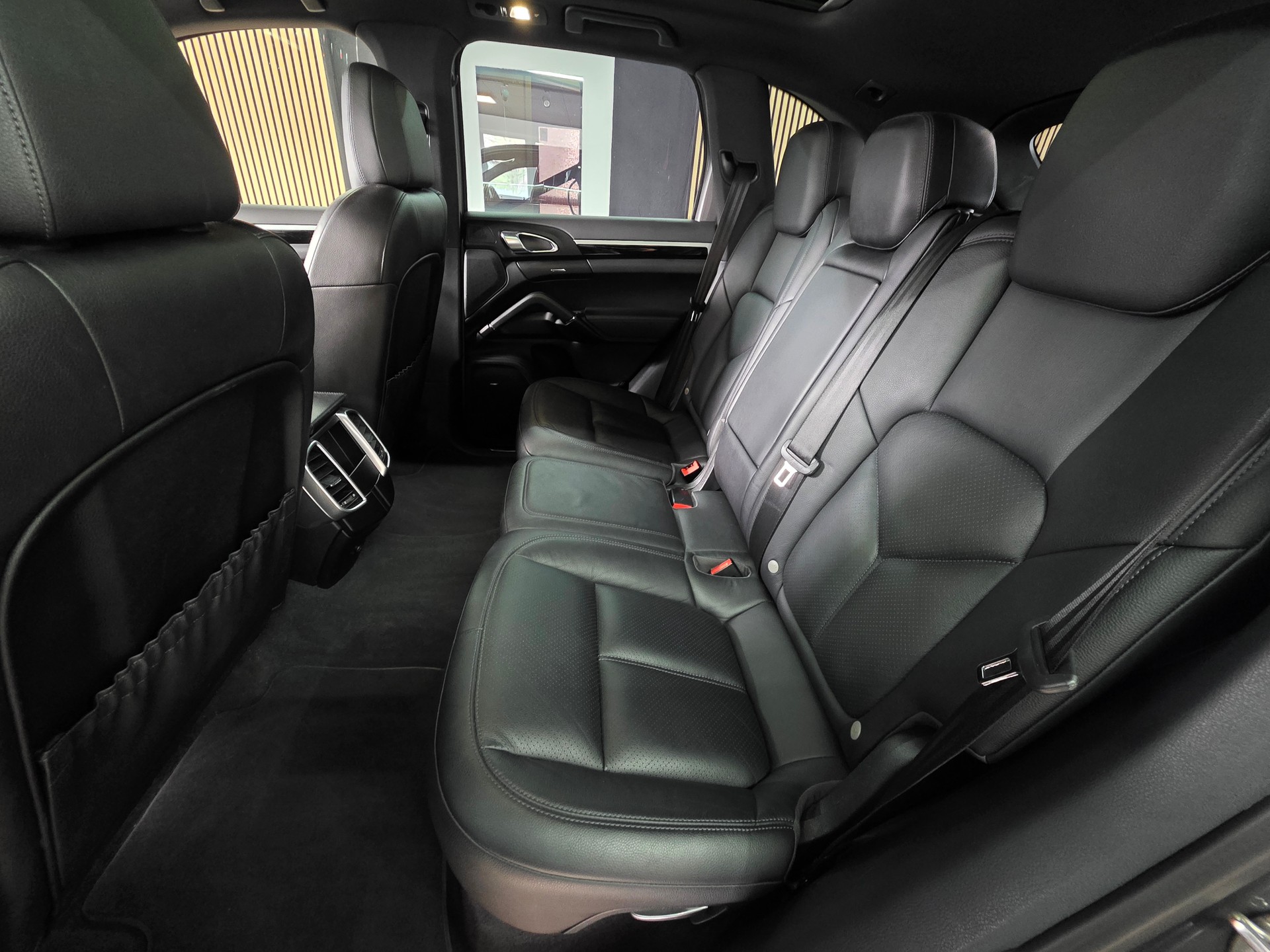 PORSCHE Cayenne S E-Hybrid-image-14