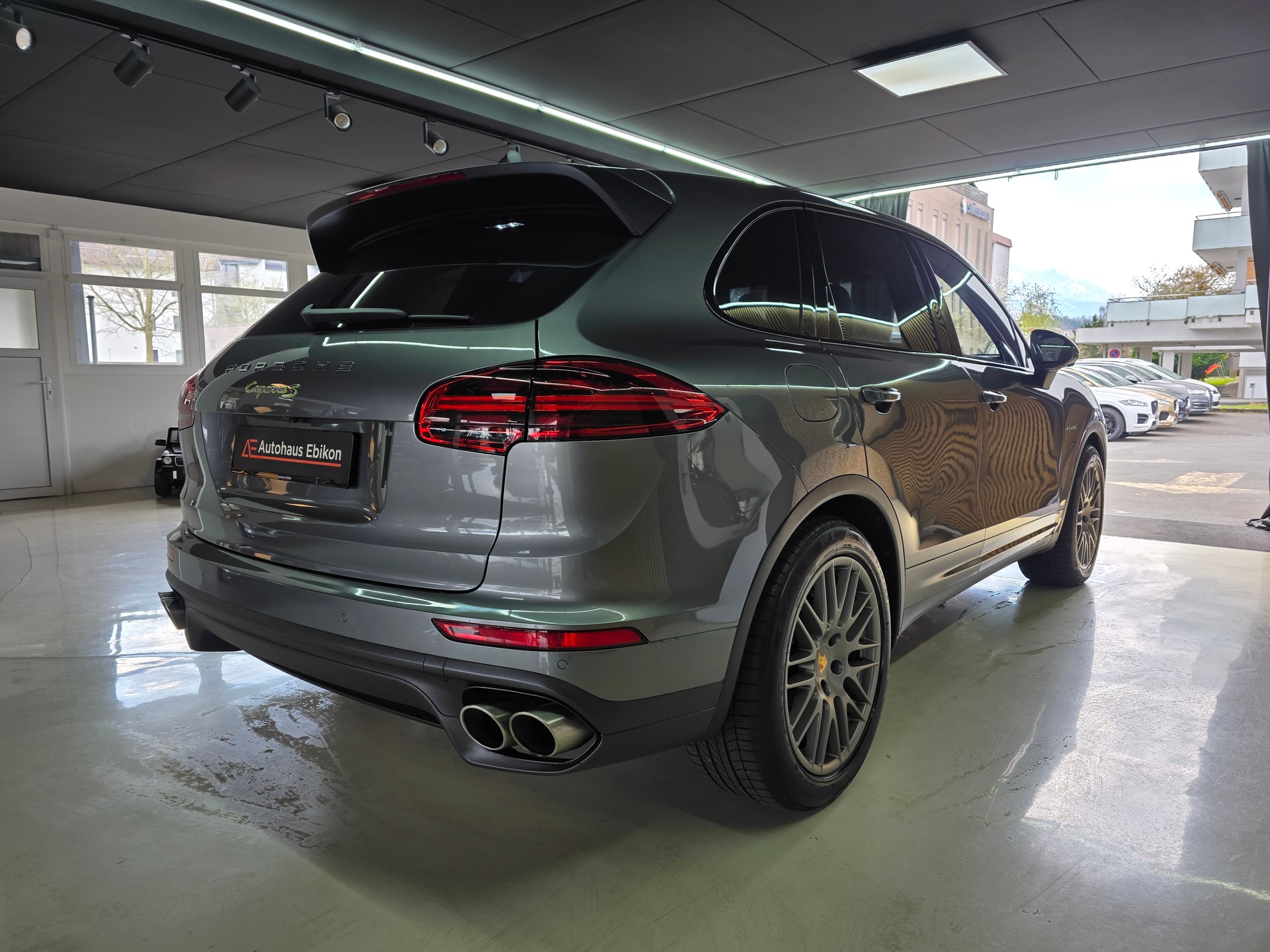 PORSCHE Cayenne S E-Hybrid-image-6