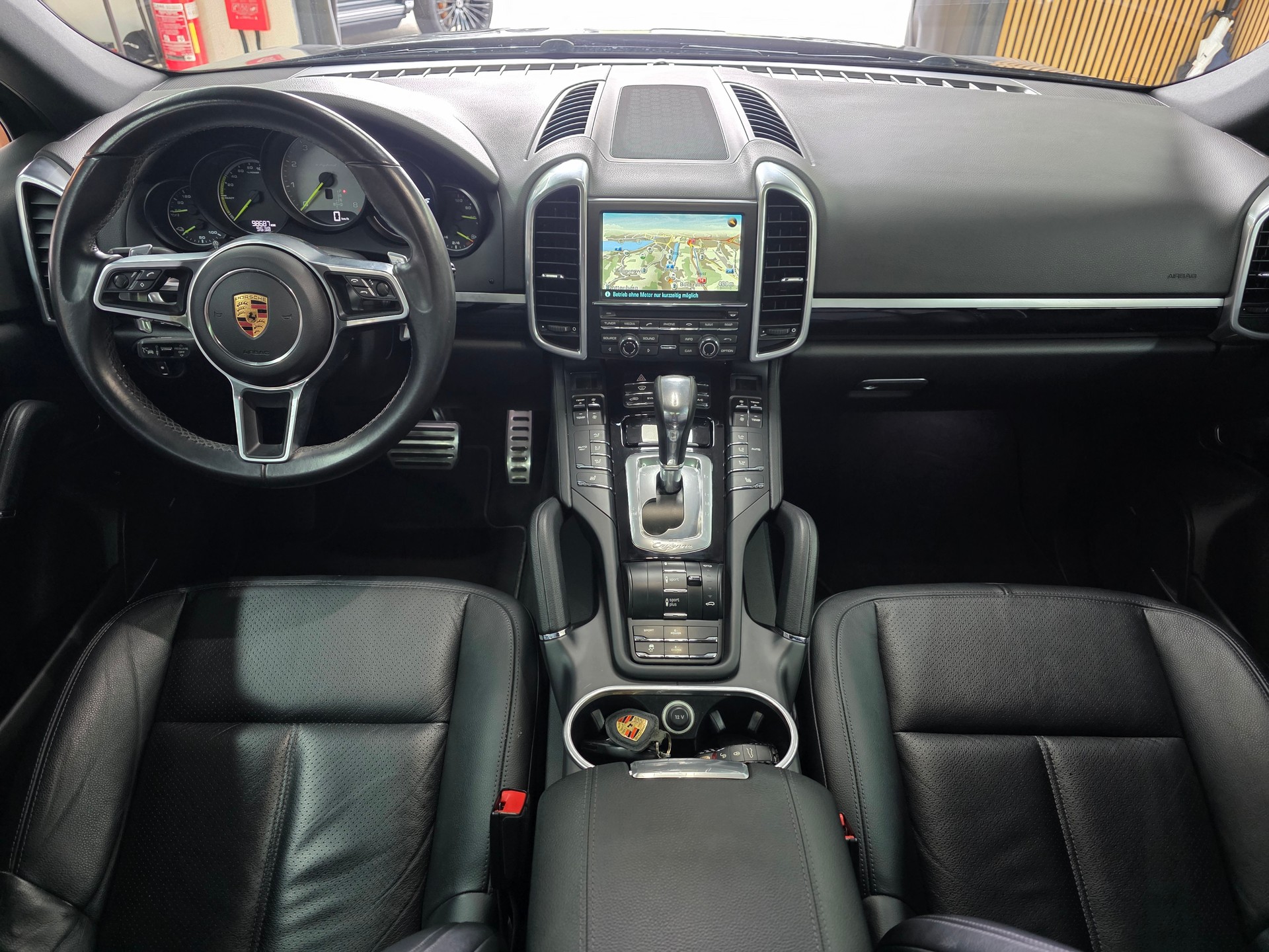 PORSCHE Cayenne S E-Hybrid-image-11