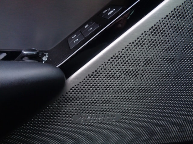 LAND ROVER Range Rover Velar R-Dynamic D 300 Automatic-image-12