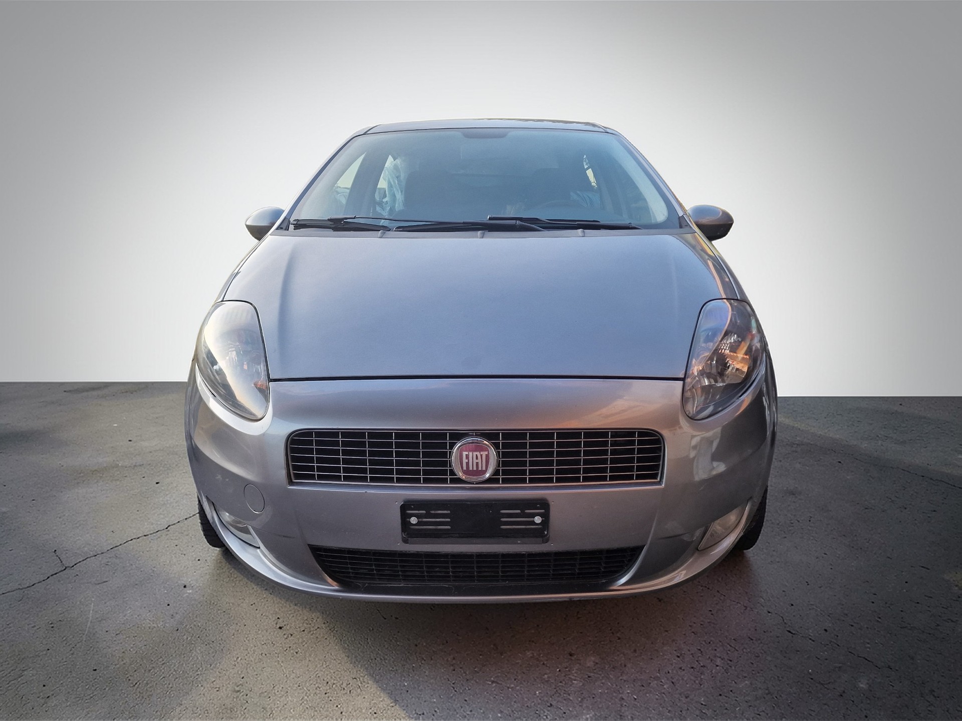 FIAT Punto 1.4 Genius 12Mt Gara 8x Bereift MFK Neu