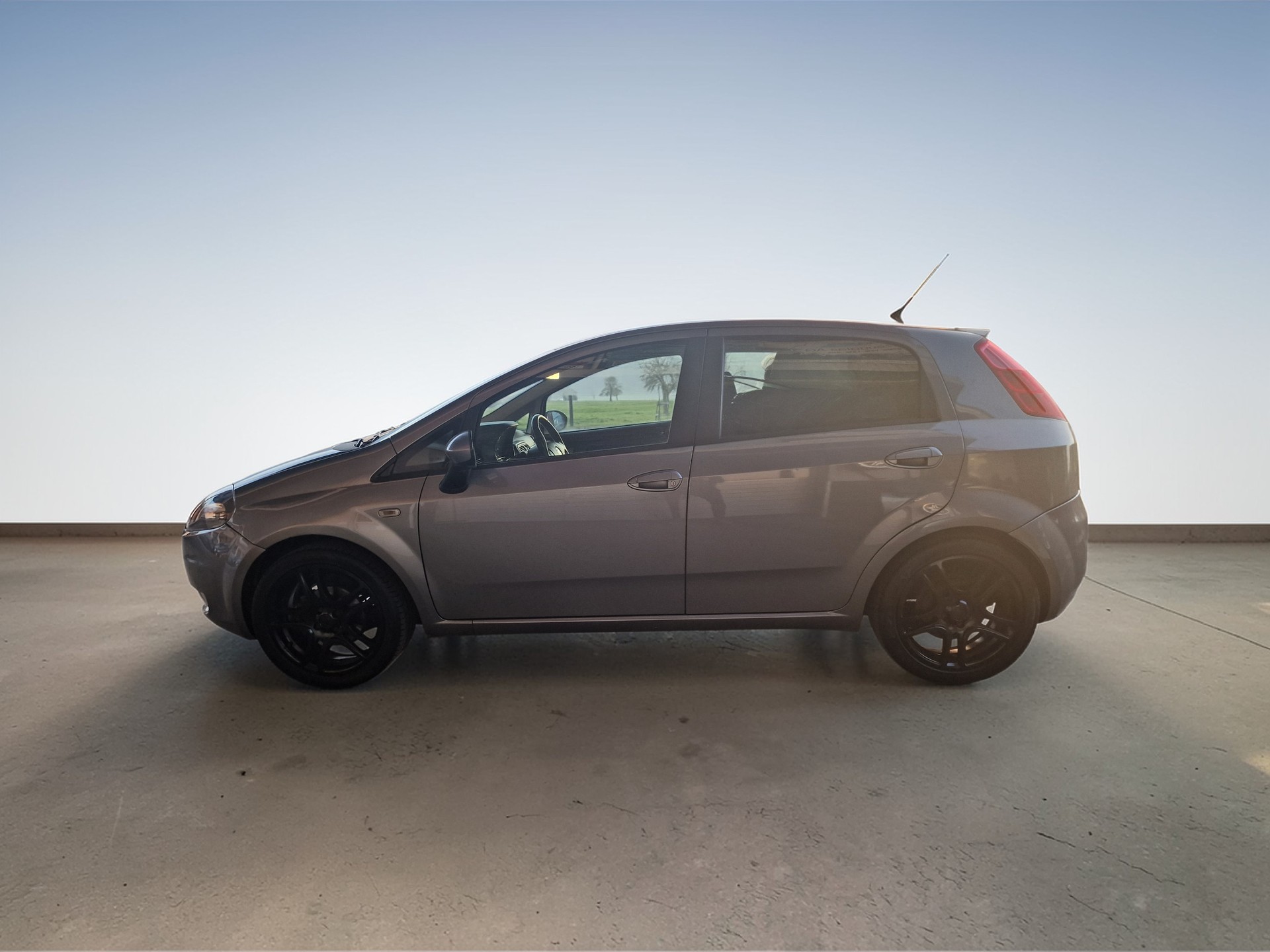 FIAT Punto 1.4 Genius 12Mt Gara 8x Bereift MFK Neu-showroom-element-2