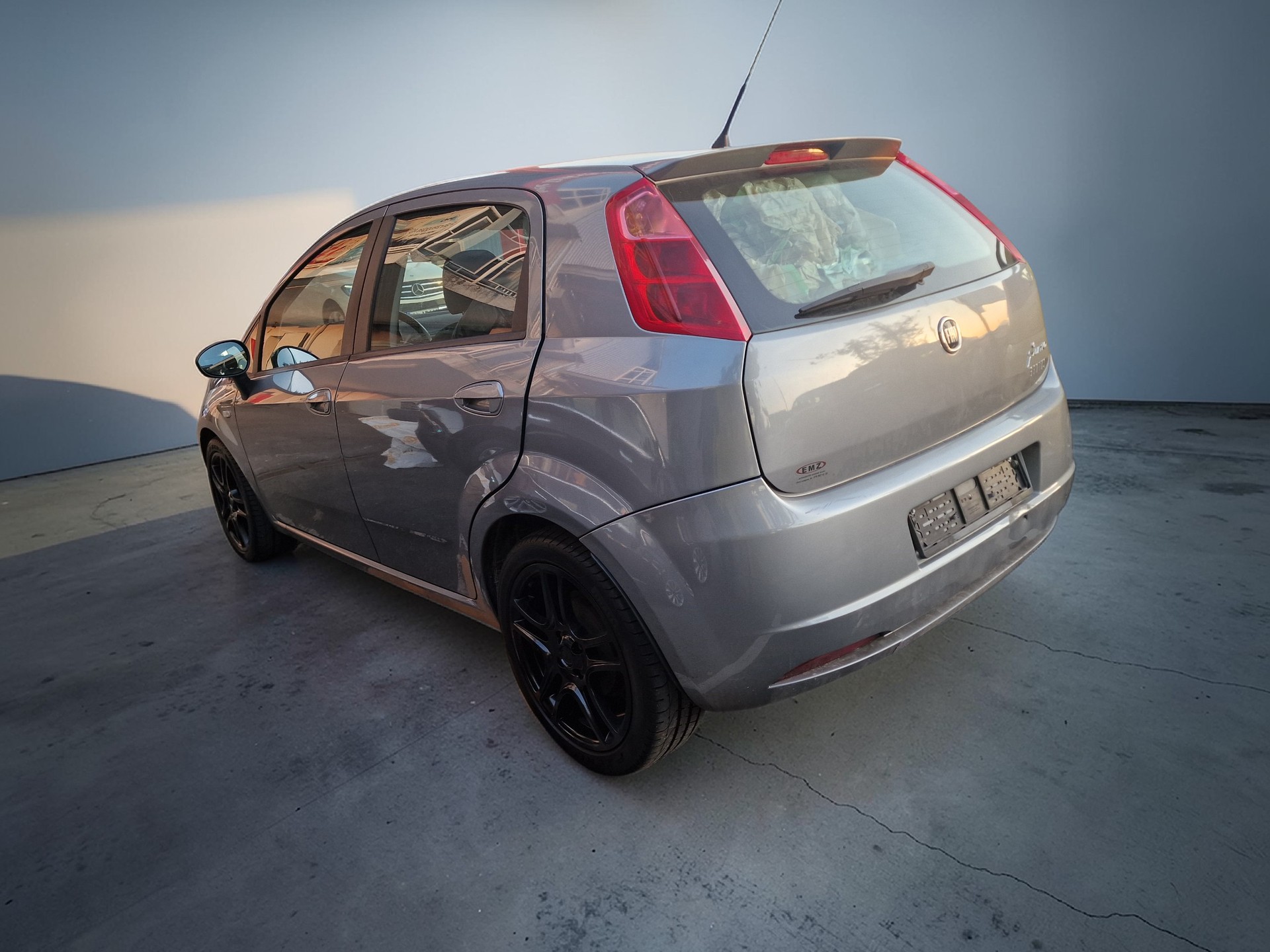 FIAT Punto 1.4 Genius 12Mt Gara 8x Bereift MFK Neu-showroom-element-3
