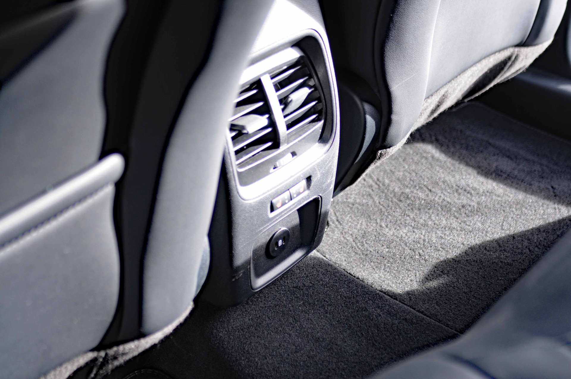 FORD Kuga 2.5 PHEV Vignale 2WD-image-12