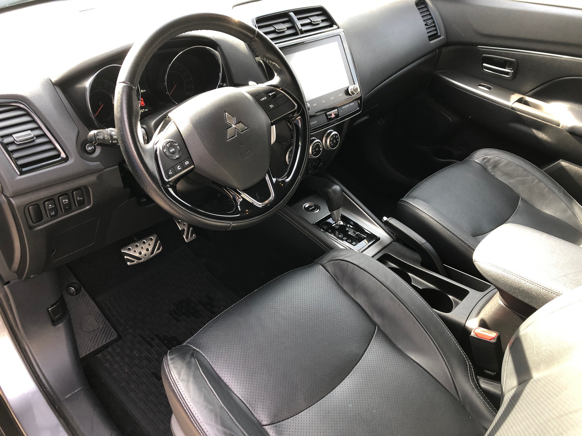 MITSUBISHI ASX 2.0 Diamond 4WD Automat-image-4