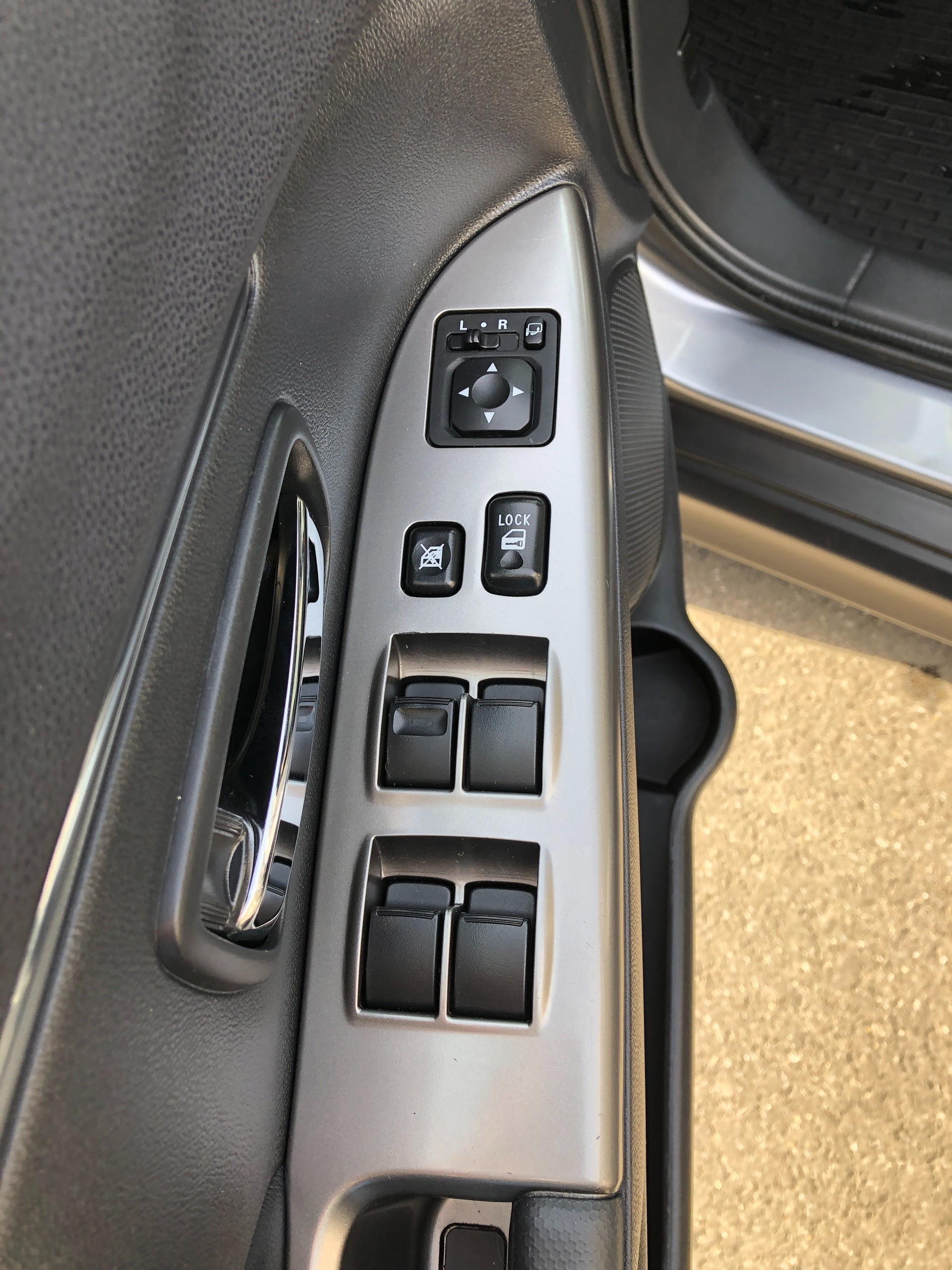 MITSUBISHI ASX 2.0 Diamond 4WD Automat-image-8