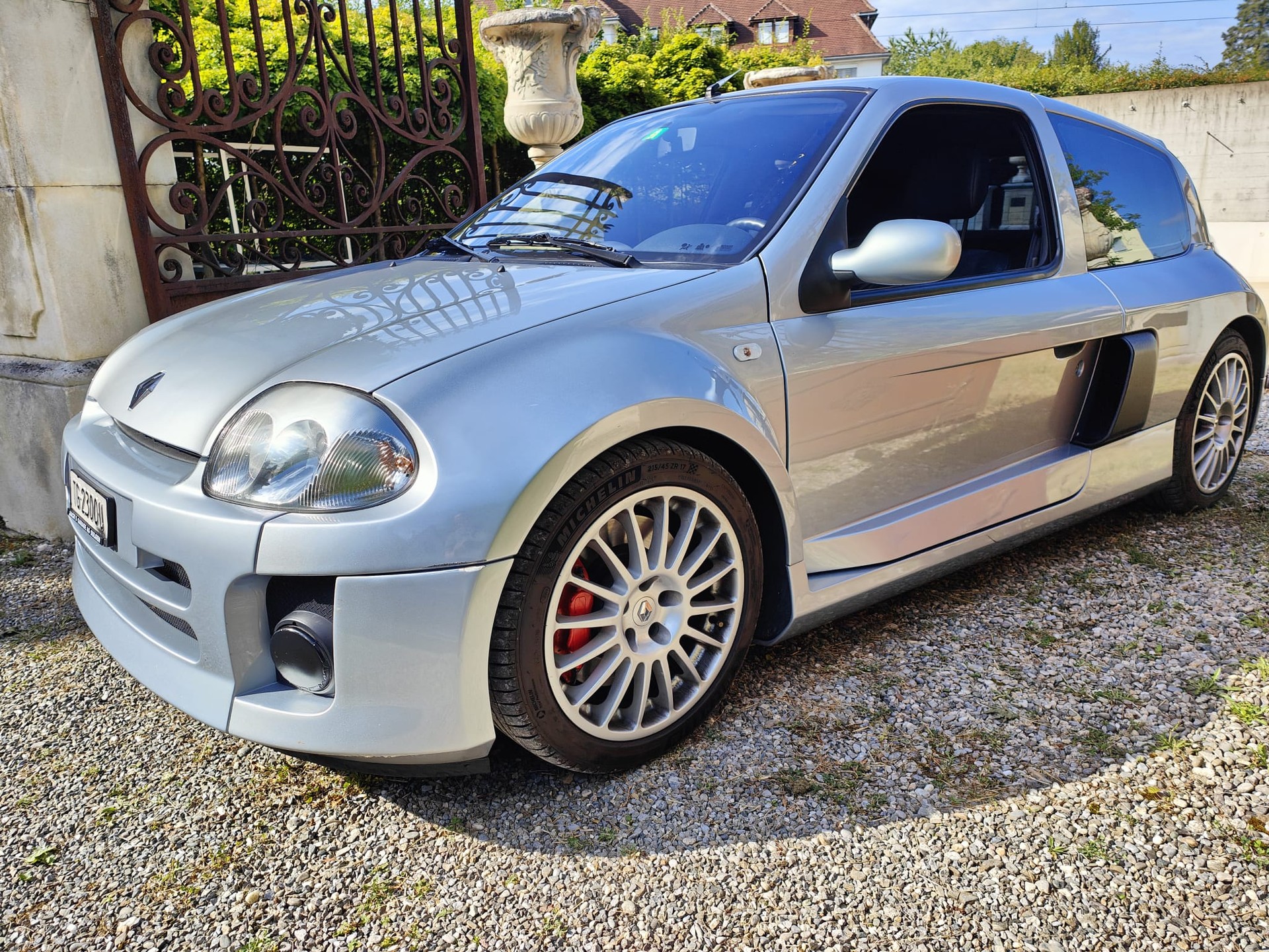 RENAULT Clio 3.0 V6