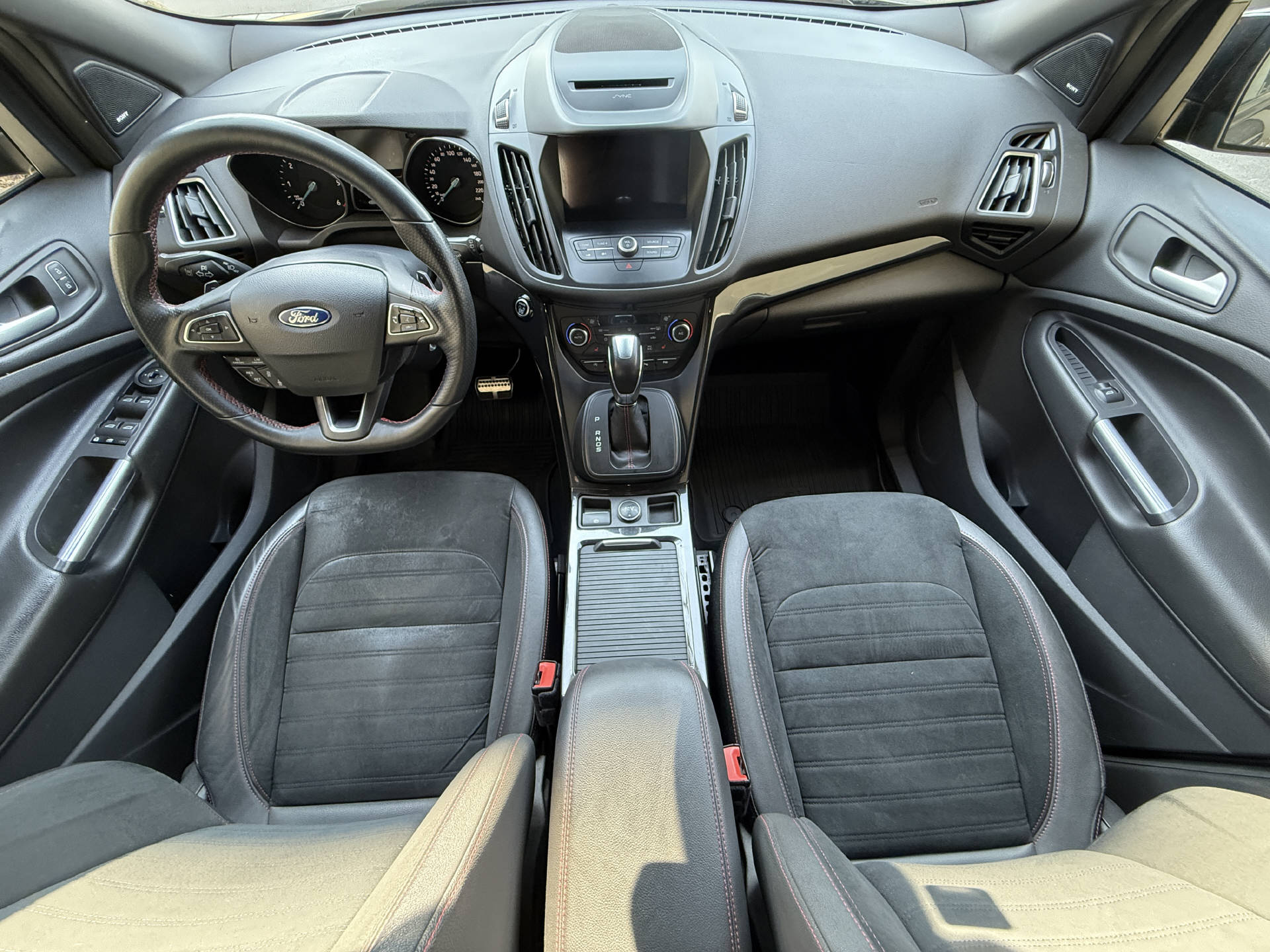 FORD Kuga 2.0 TDCi 150 ST-Line FPS-image-10