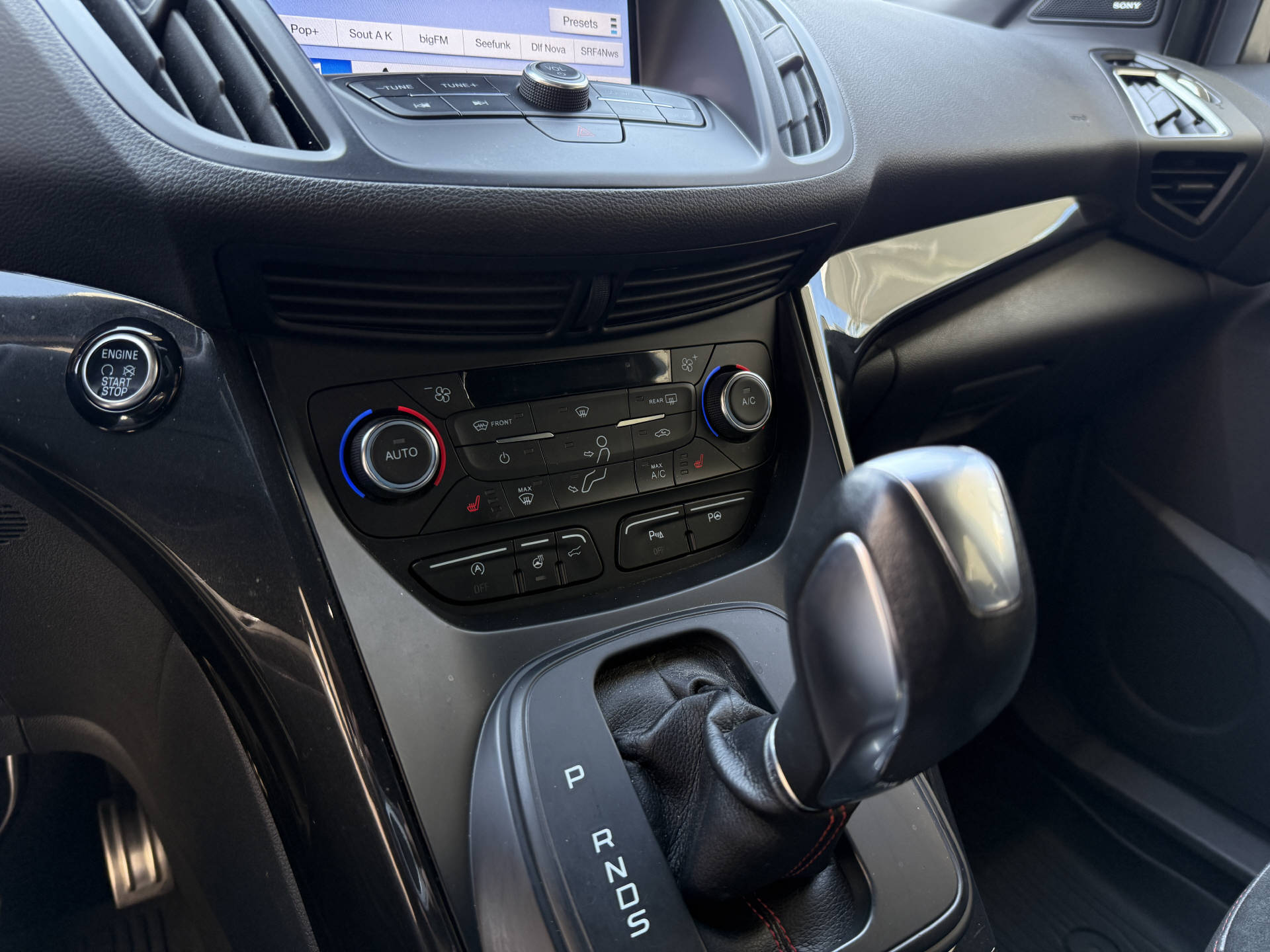 FORD Kuga 2.0 TDCi 150 ST-Line FPS-image-14
