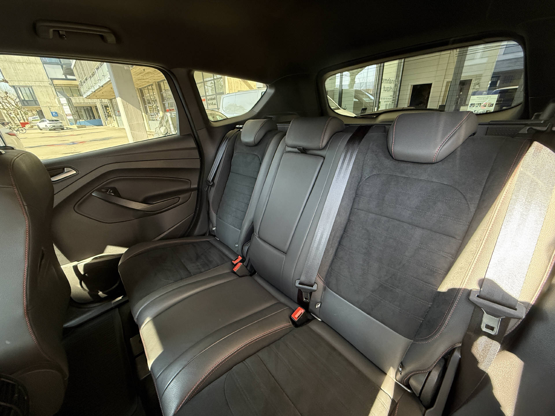 FORD Kuga 2.0 TDCi 150 ST-Line FPS-image-9