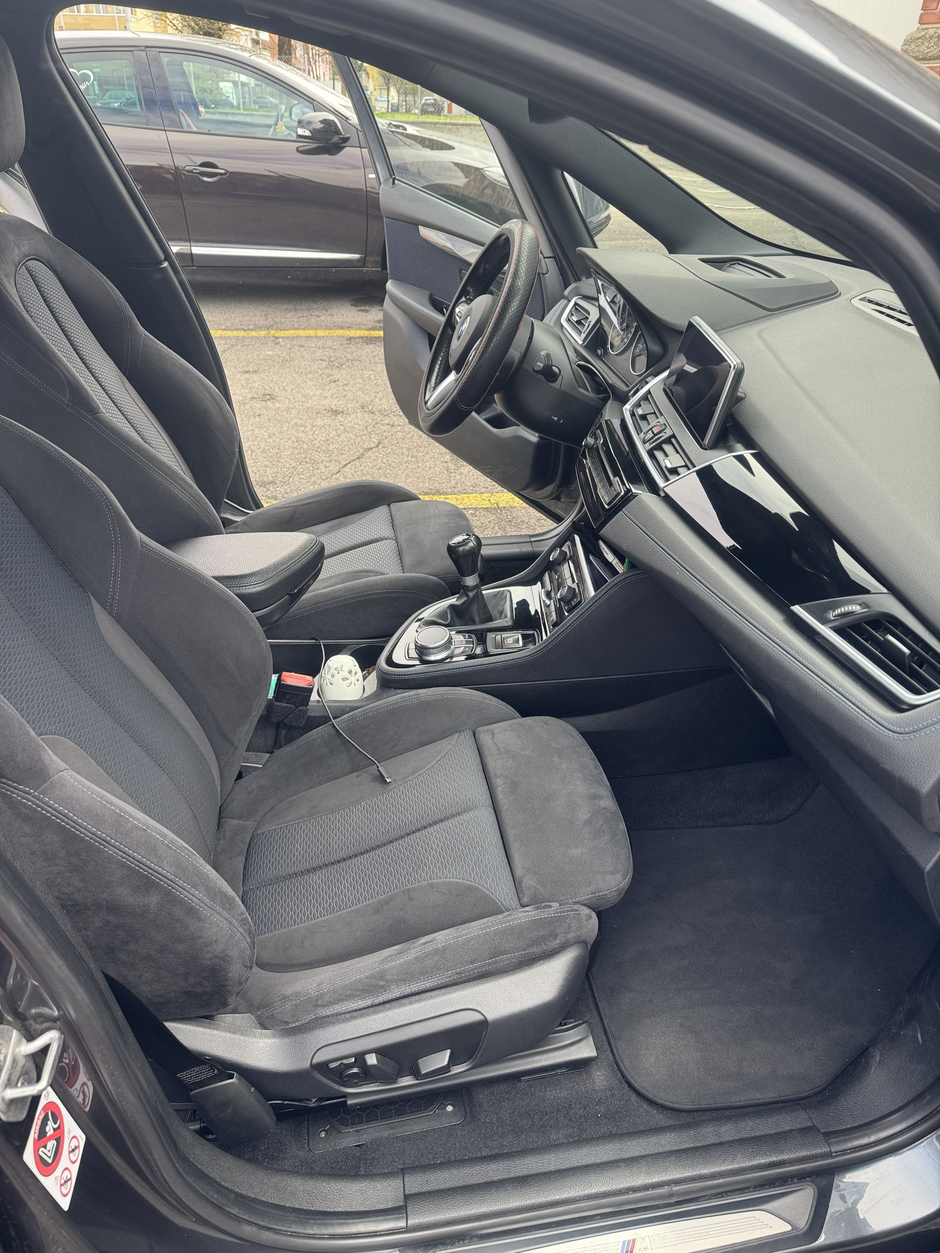 BMW 218d xDrive Gran Tourer M Sport-image-11