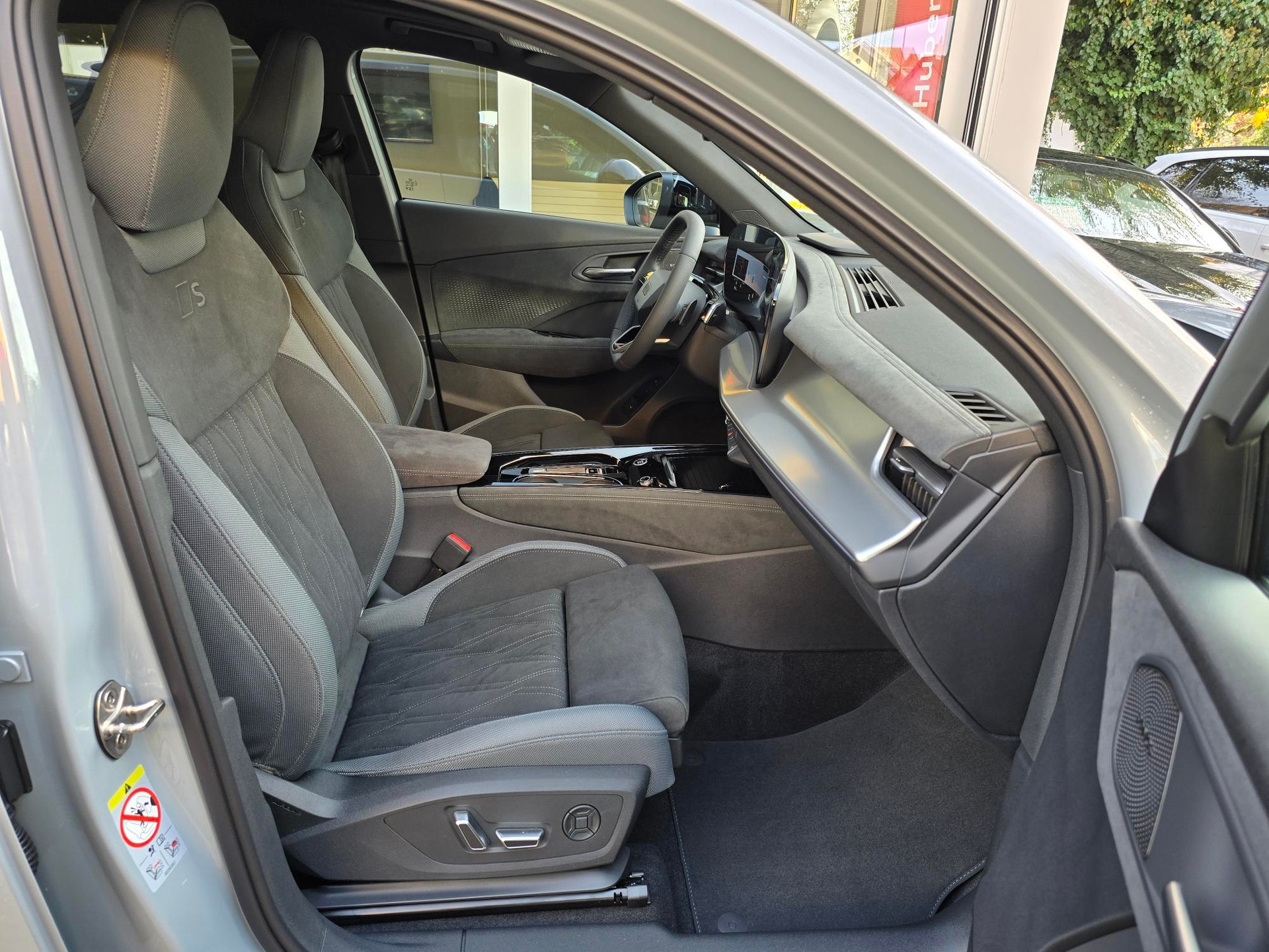 AUDI Q3 SUV TFSI quattro 195 kW S tronic-image-10