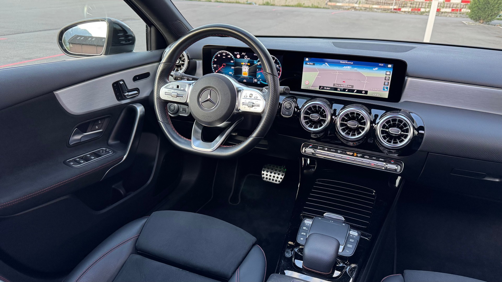 MERCEDES-BENZ A 250 4Matic AMG Line 4Matic 7G-DCT-image-12