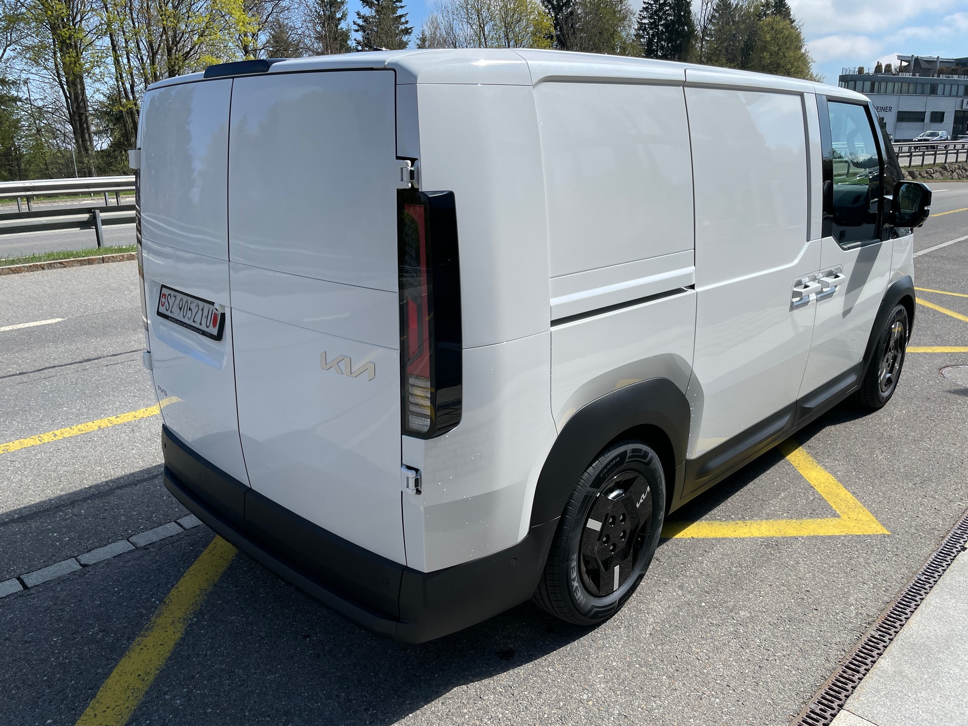 KIA PV5 Cargo 71.2 kWh Elite, 2-Schiebetüren, Wärmepumpe-image-6