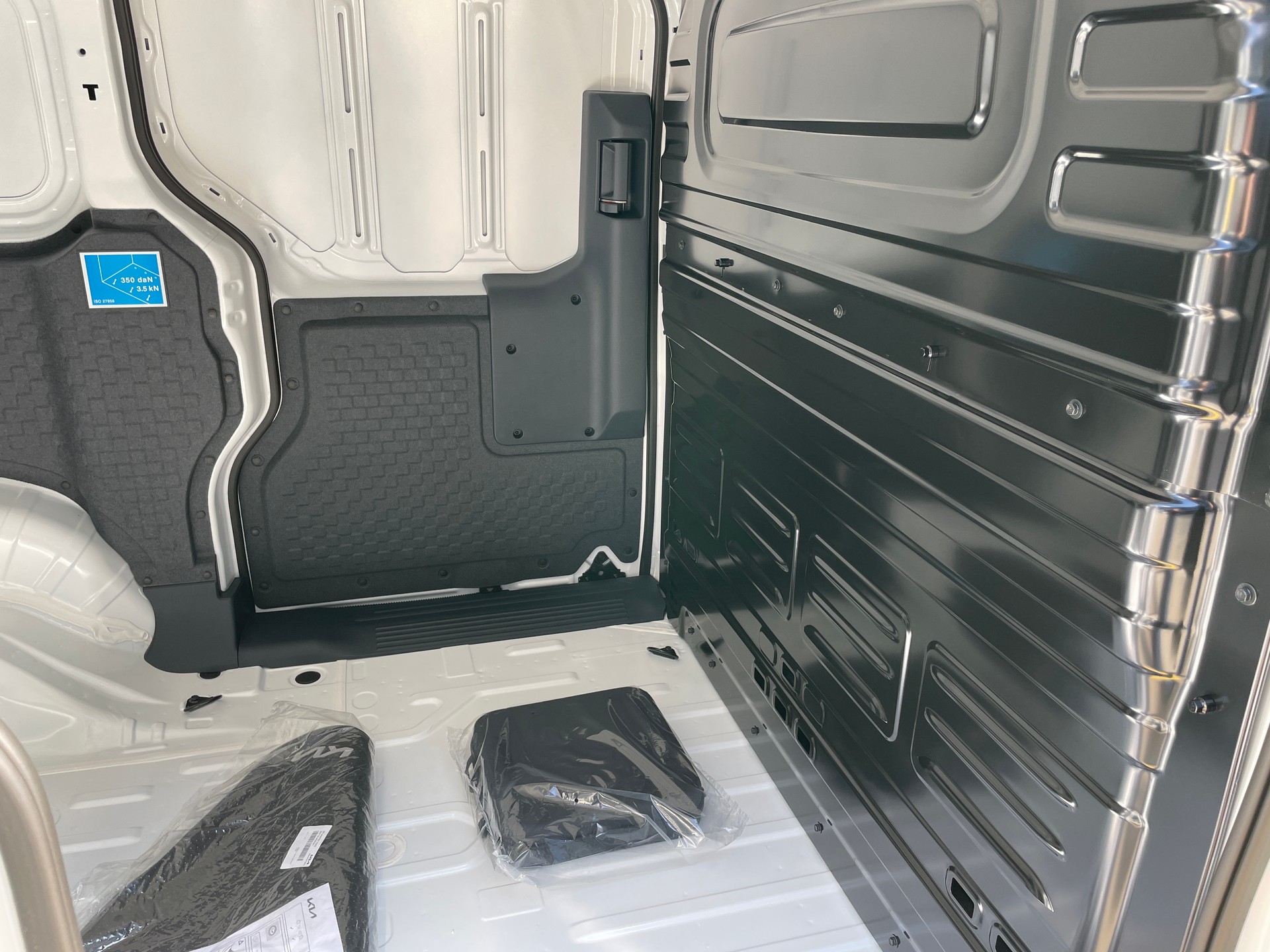 KIA PV5 Cargo 71.2 kWh Elite, 2-Schiebetüren, Wärmepumpe-image-5