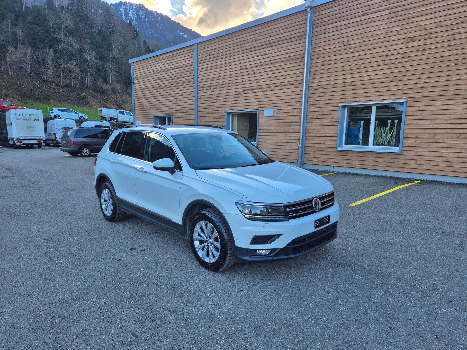 VW Tiguan 2.0 TDI SCR Comfortline 4Motion DSG-image-4
