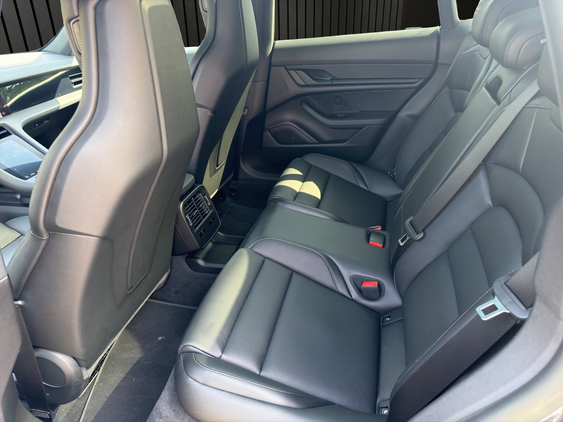 PORSCHE Taycan Cross Turismo 4-image-11