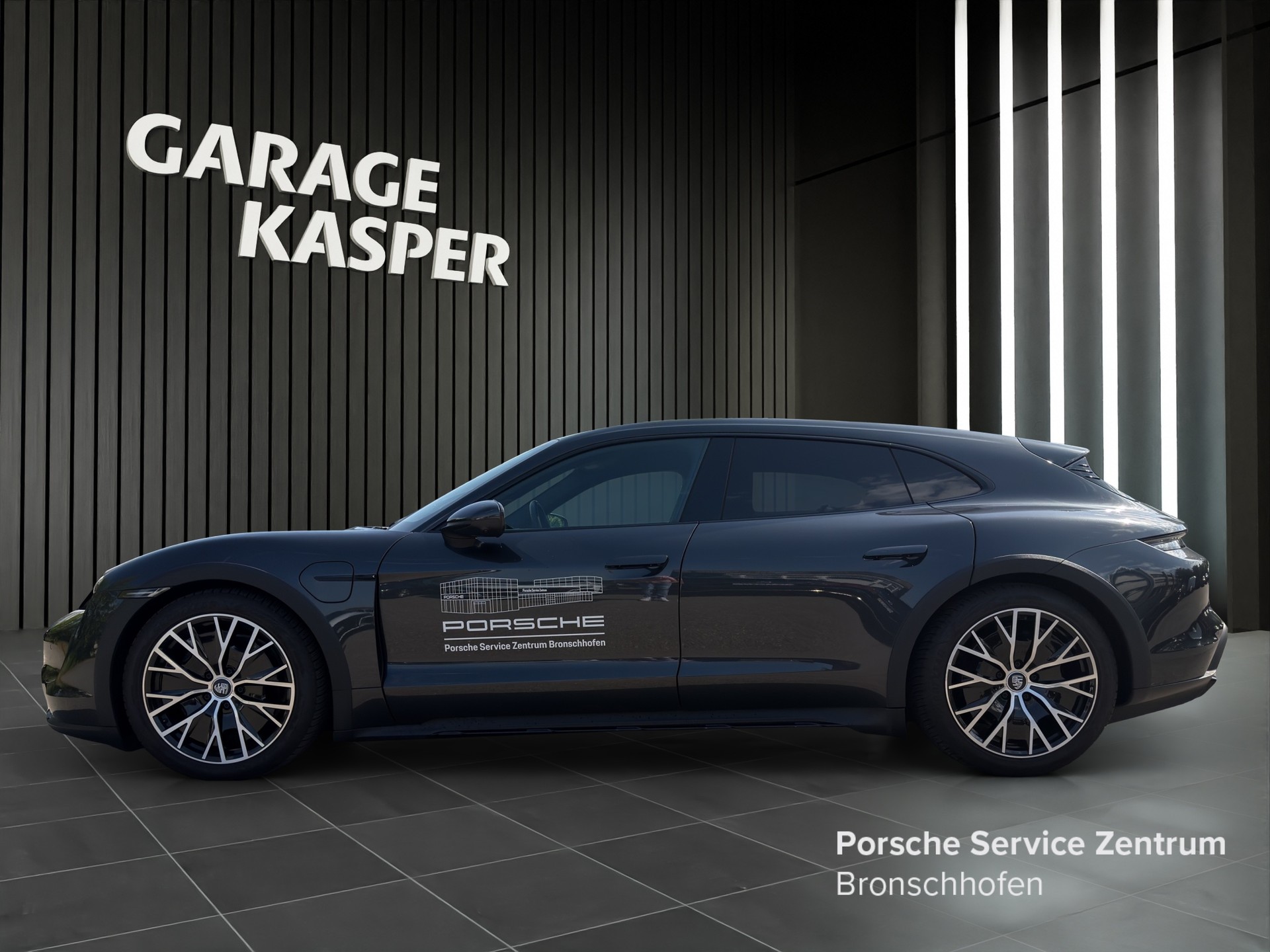 PORSCHE Taycan Cross Turismo 4-showroom-element-1