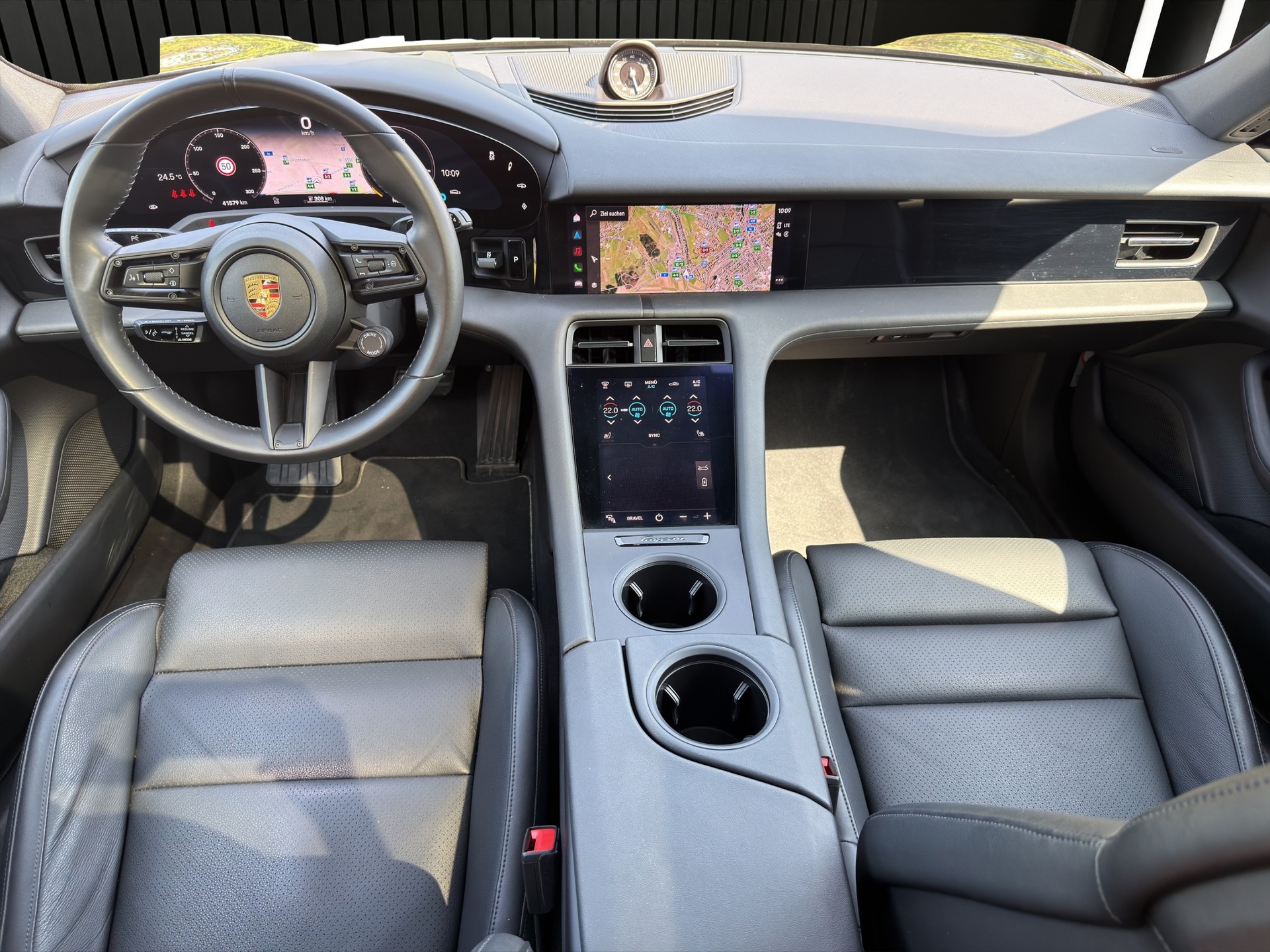 PORSCHE Taycan Cross Turismo 4-image-12
