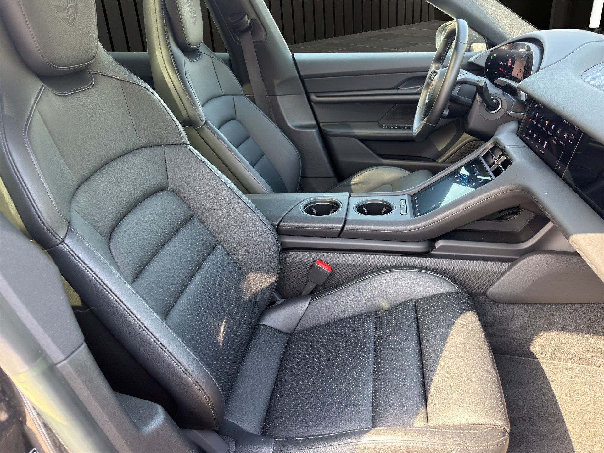 PORSCHE Taycan Cross Turismo 4-image-15