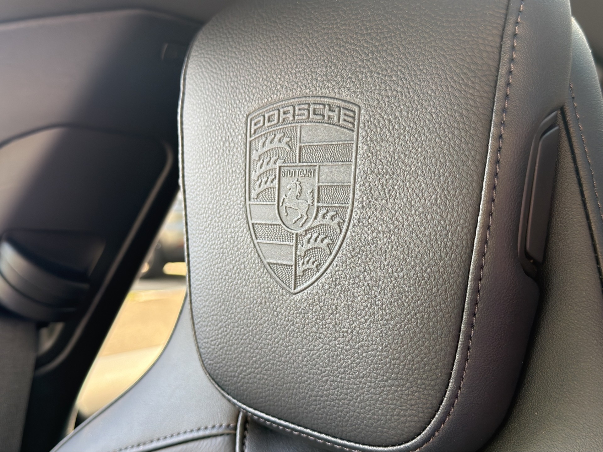 PORSCHE Taycan Cross Turismo 4-image-21