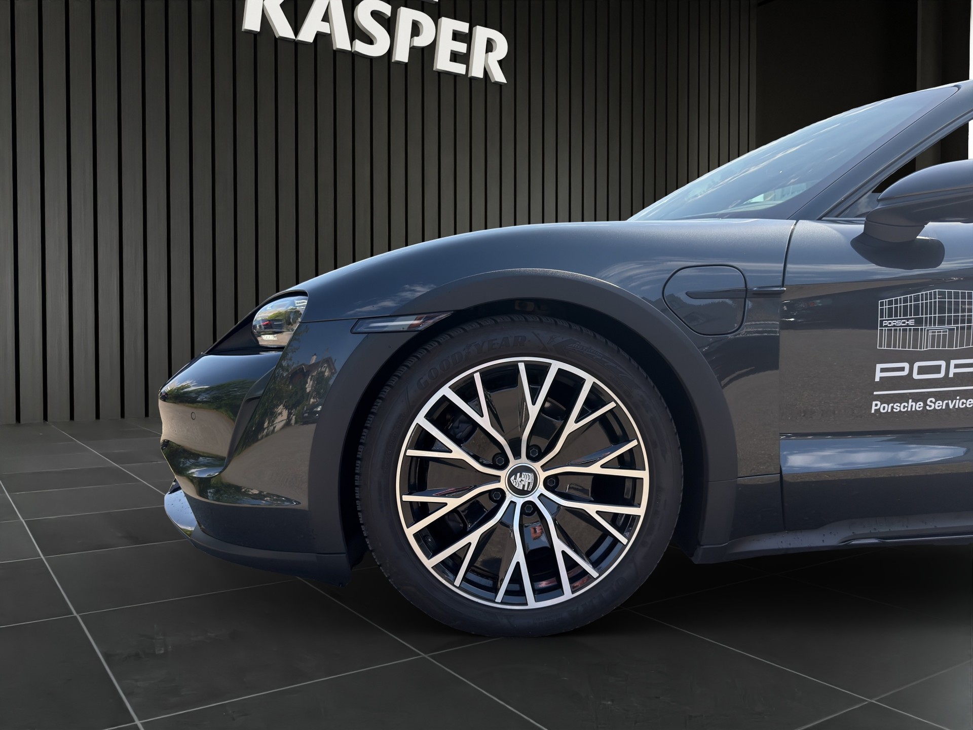 PORSCHE Taycan Cross Turismo 4-image-7