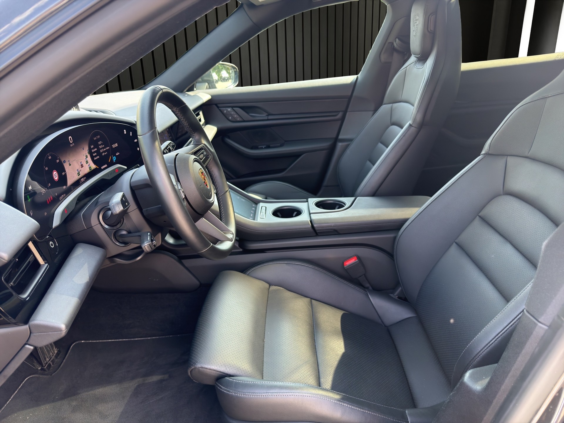 PORSCHE Taycan Cross Turismo 4-image-8